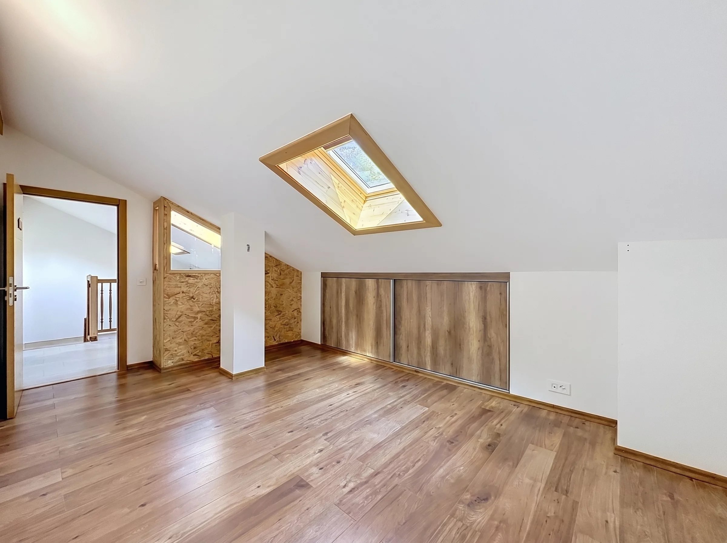 Exclusivité - Splendide maison de village rénovée, jardin et piscine