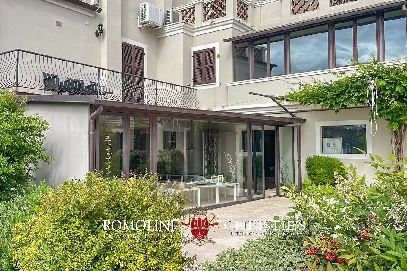6 Bedroom Villa/Townhouse's Image 4