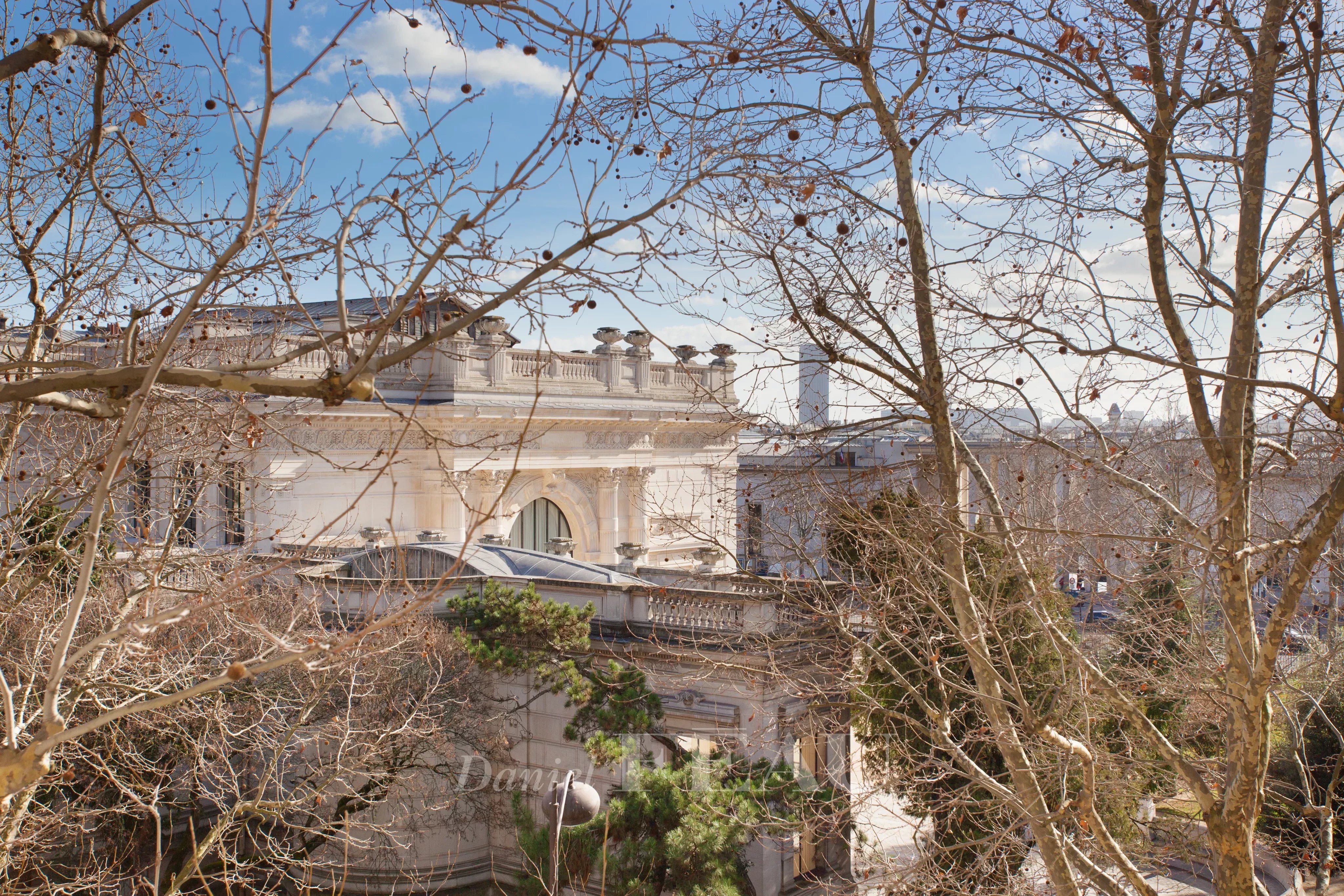 Paris 16th District – An elegant 4-bed apartment