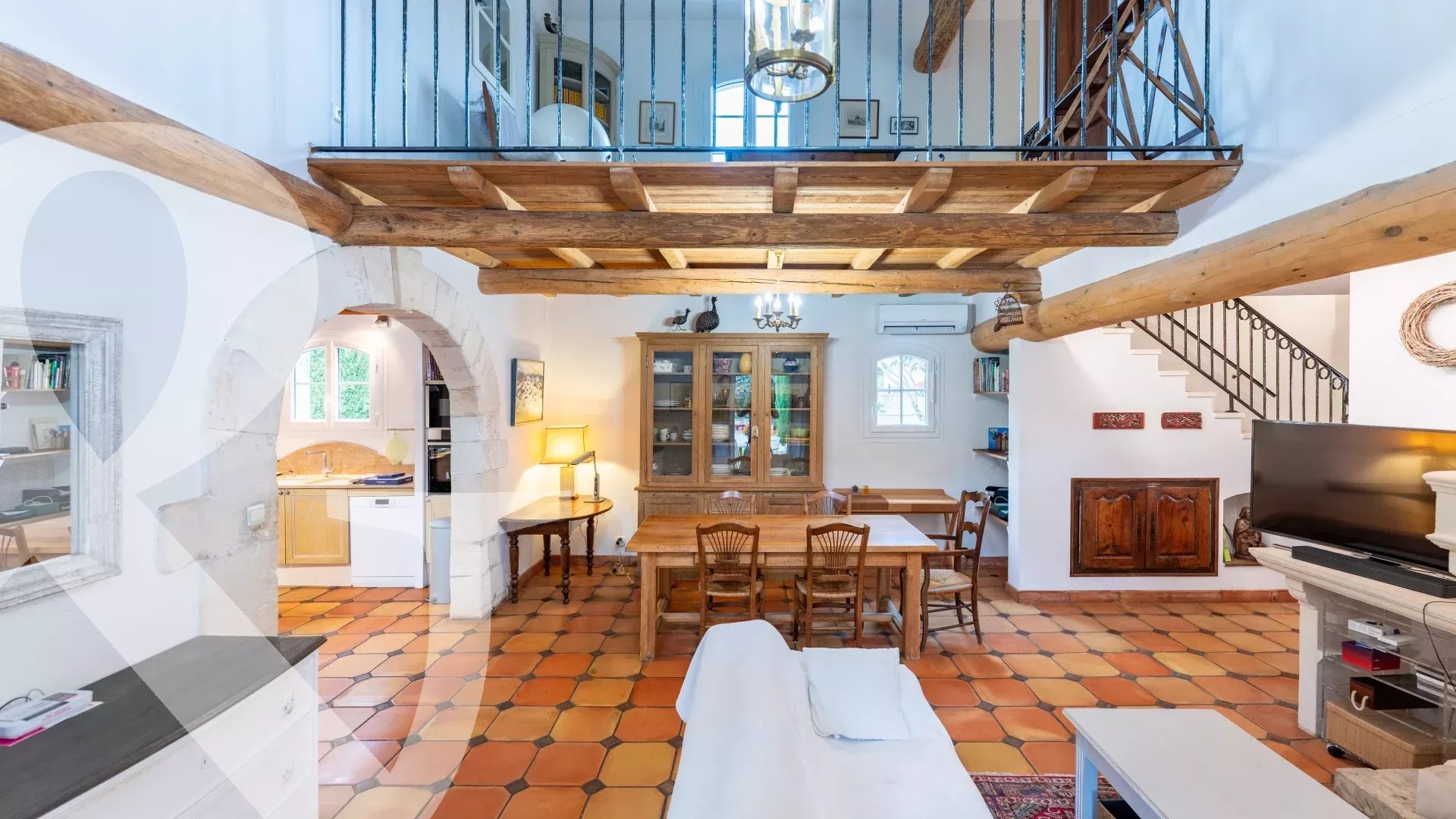 MAISON TYPIQUEMENT PROVENCALE