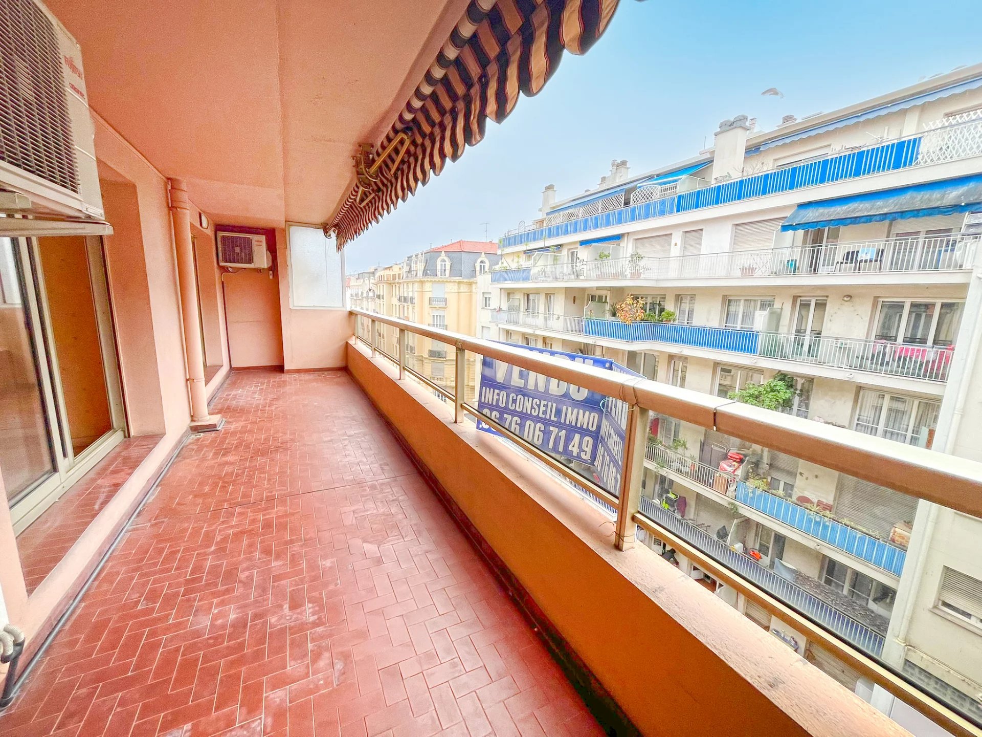 GAMBETTA-TRACHEL - Immeuble Standing - 5ét asc - 3P 85m² - Terrasse 17m² - Balcon - poss. Garage - 365.000 €