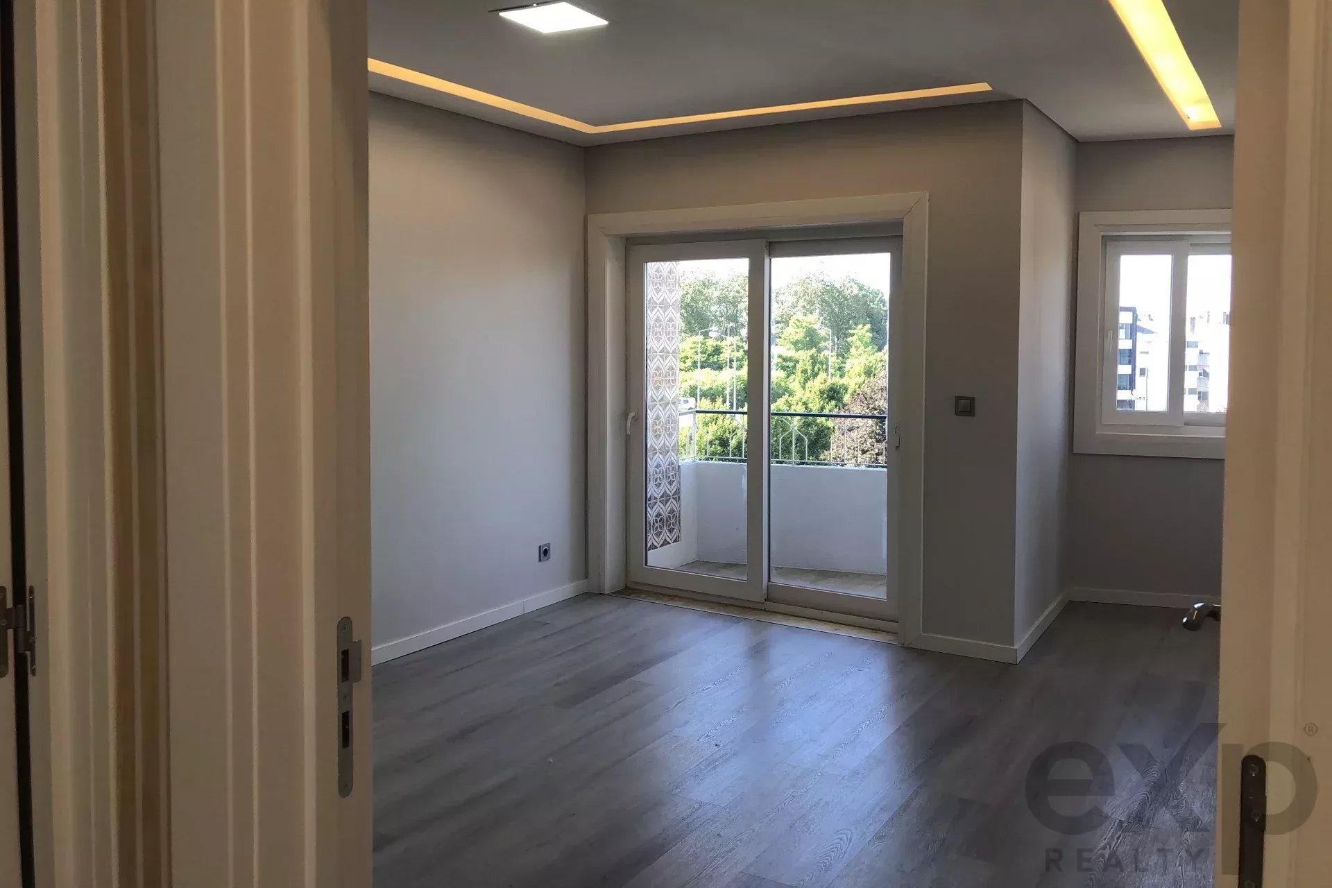 Refurbished 3-bedroom apartment