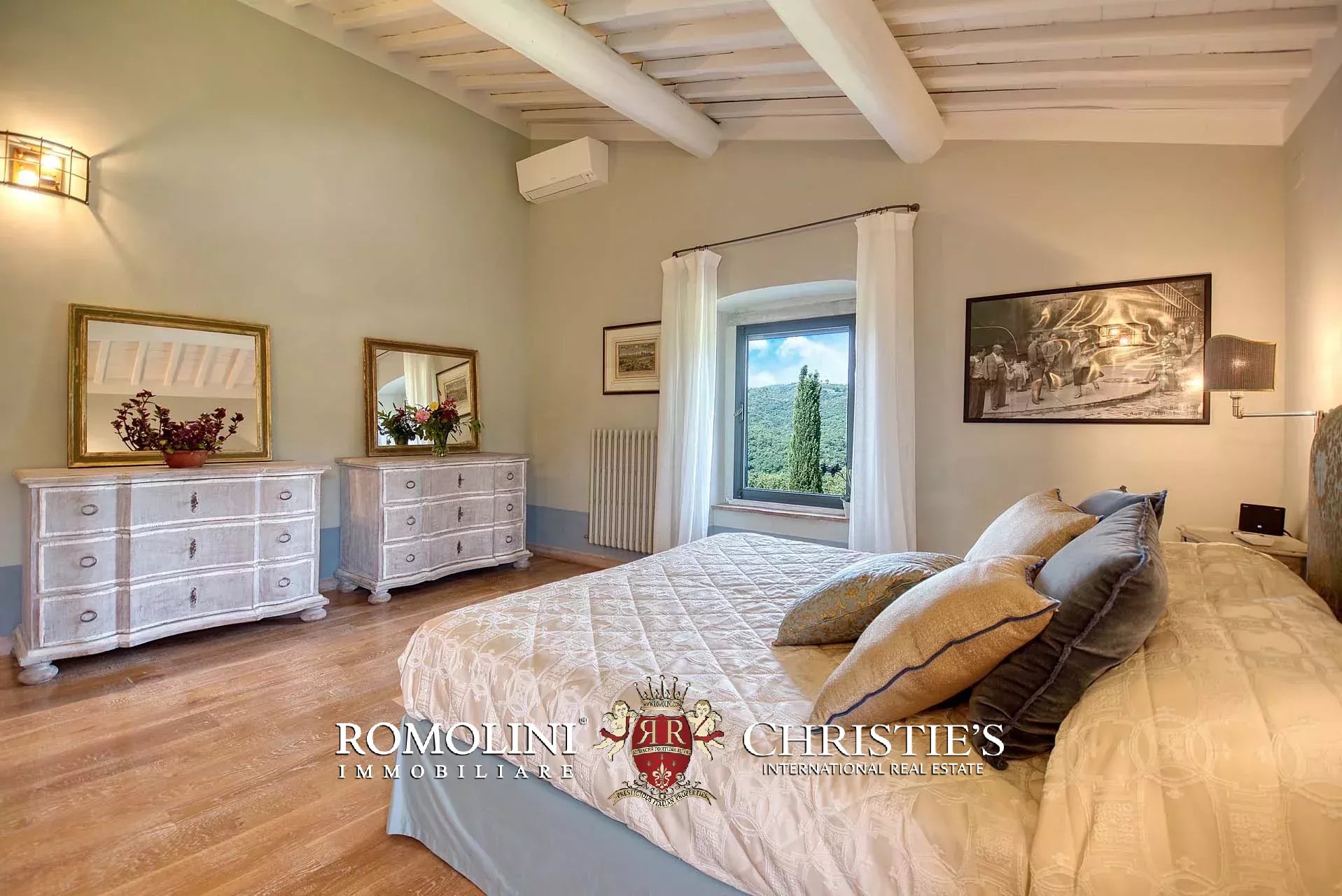 6 Bedroom Villa/Townhouse's Image 25