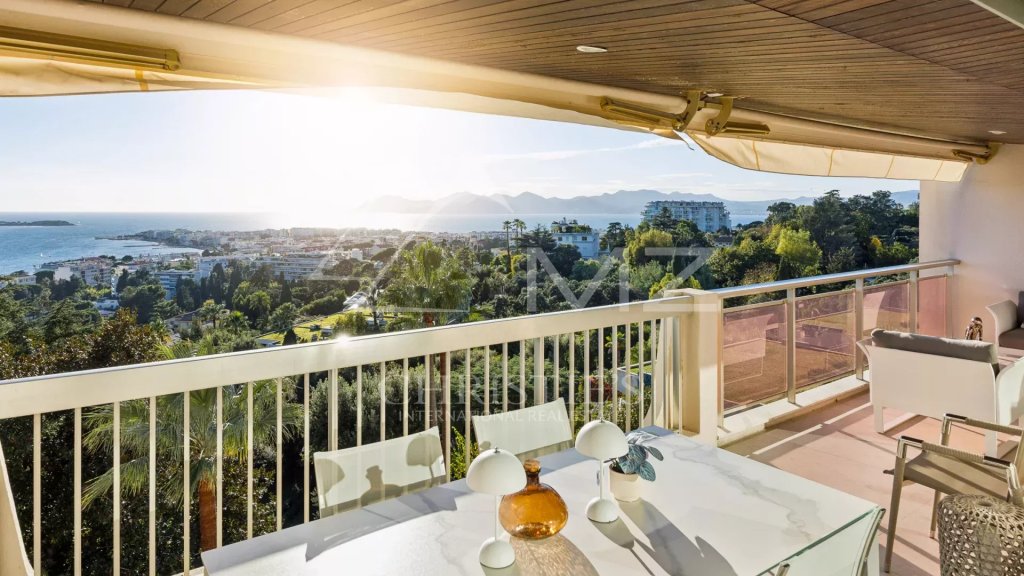 Apartment for sale in Cannes — Exceptional top floor apartment