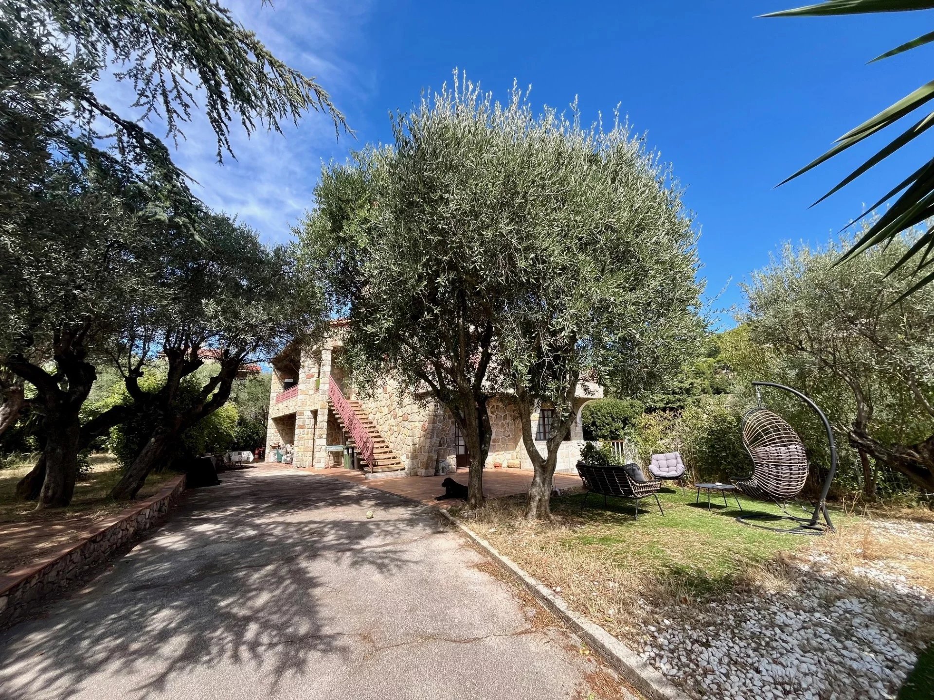 Belle maison de caractère avec terrain de 894m²