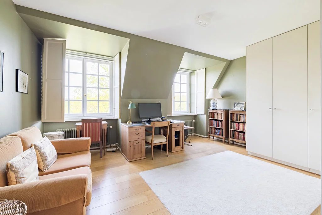 OPTIE - Lipszyc villa gerenoveerd op een privédomein van 7 ha