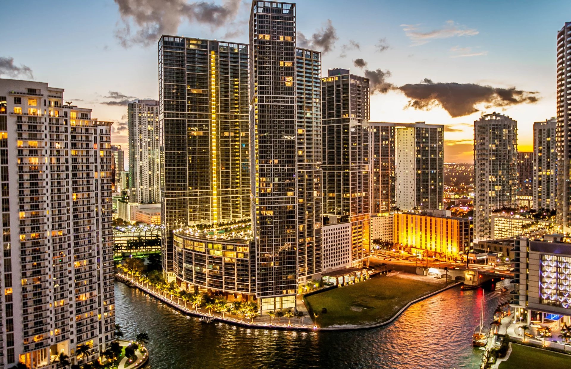 usa,city,florida,dusk,tourism,skyline,building,america,brickell,scene,miami,view,cityscape,brickell keys,landmark,architecture,famous,metropolitan,town,downtown,water,urban,light,evening,travel