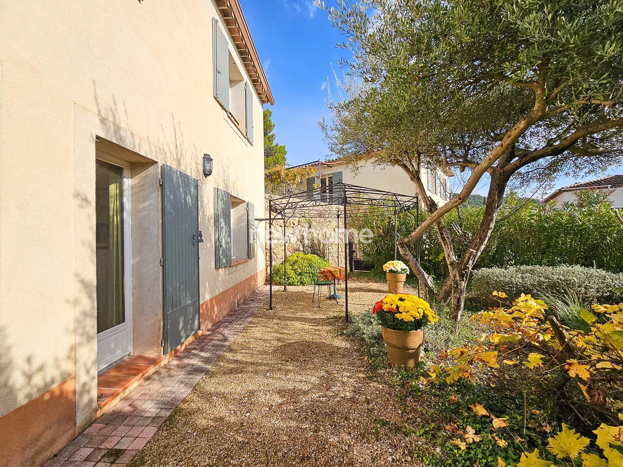 Charmante villa à pied du village