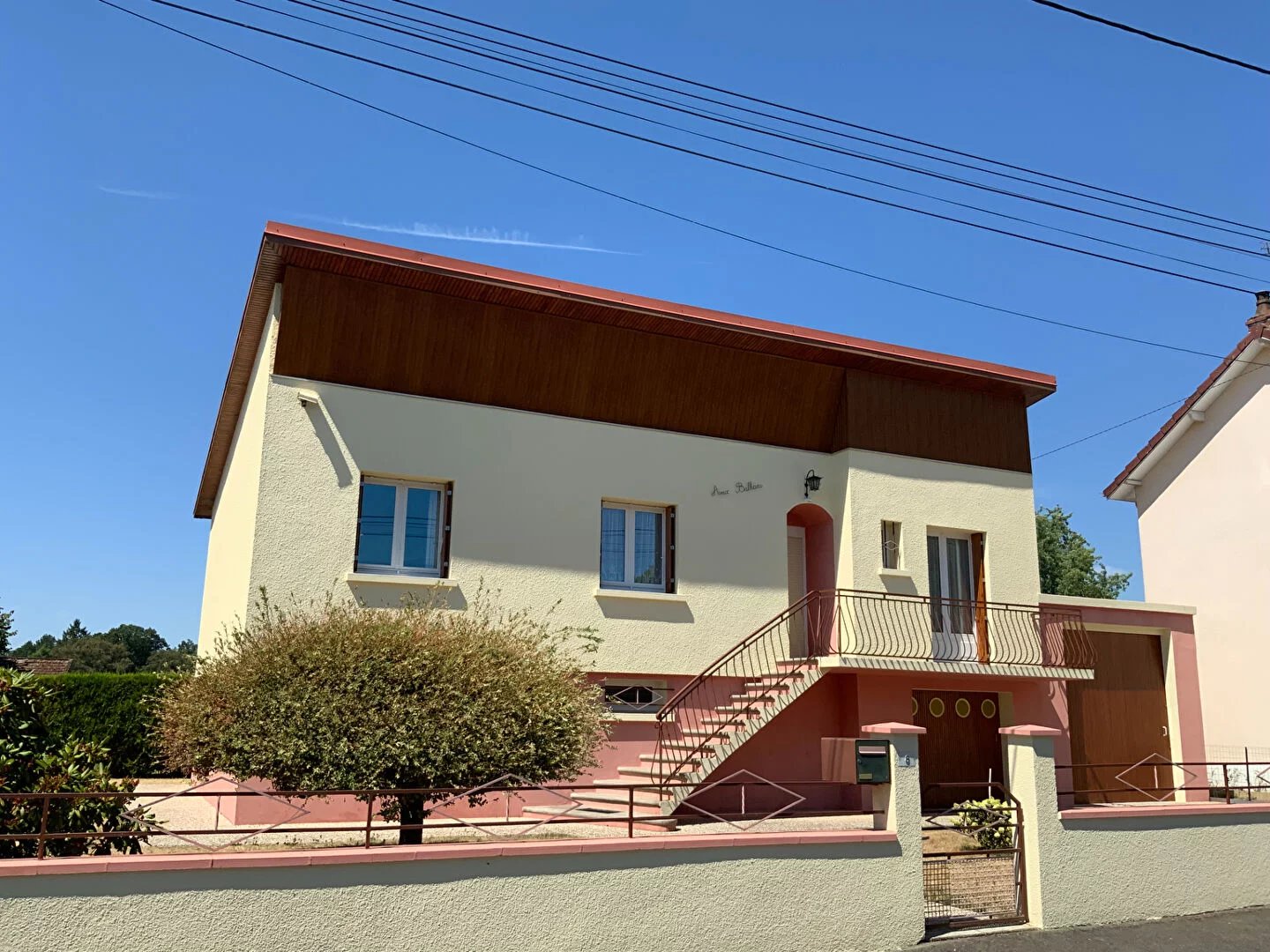 QUARTIER CALME - PAVILLON ENTRETENU