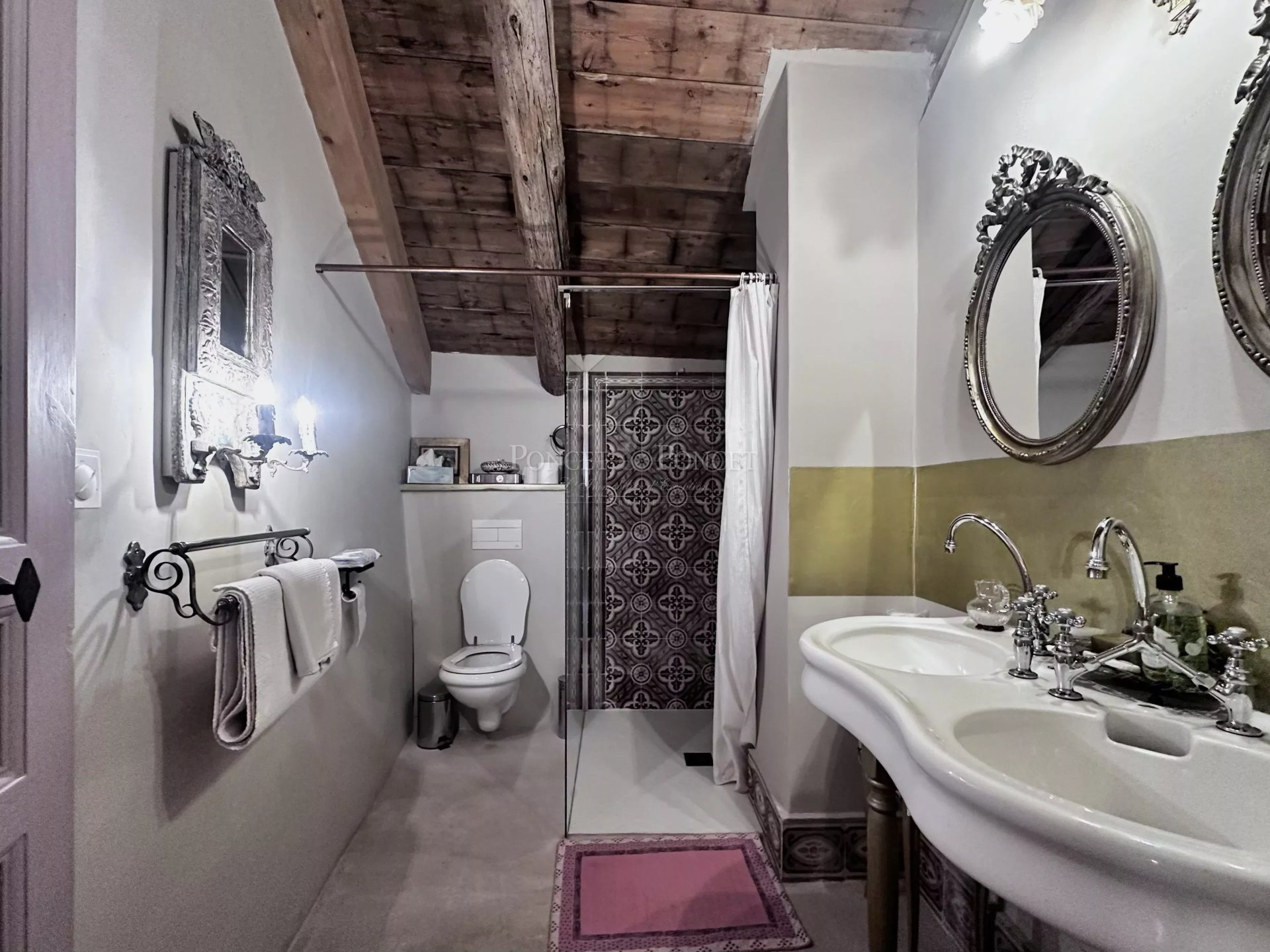 6 Bedroom Villa/Townhouse's Image 11