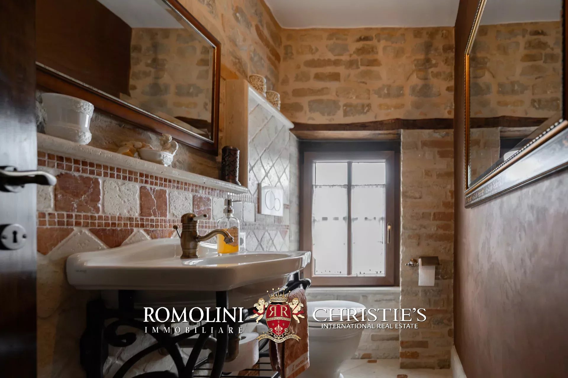 13 Bedroom Vineyard's Image 54