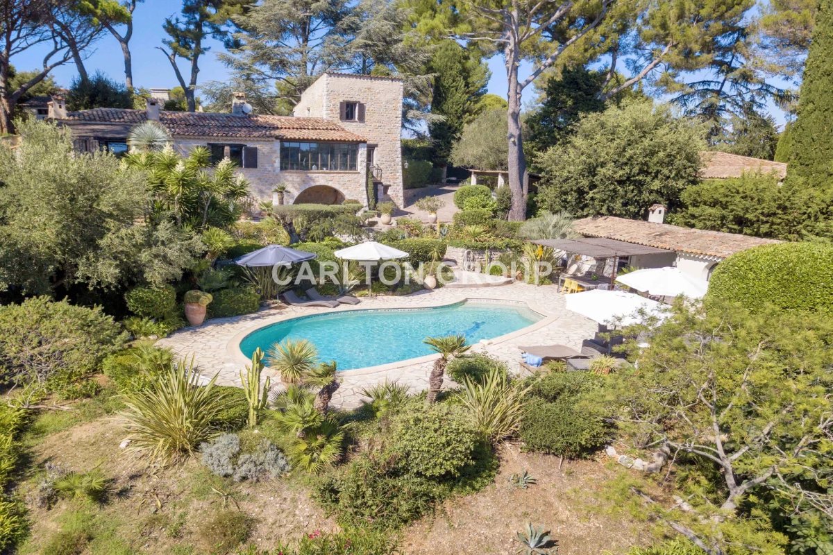 BIOT: Stone property in prestigious gated domain