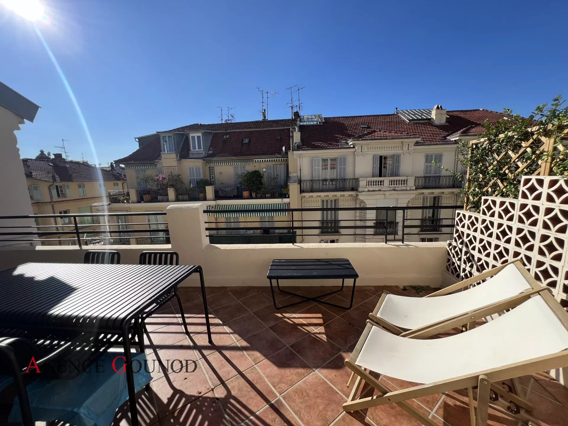 EXCEPTIONNEL 2 p 44m²  terrasse 17m²