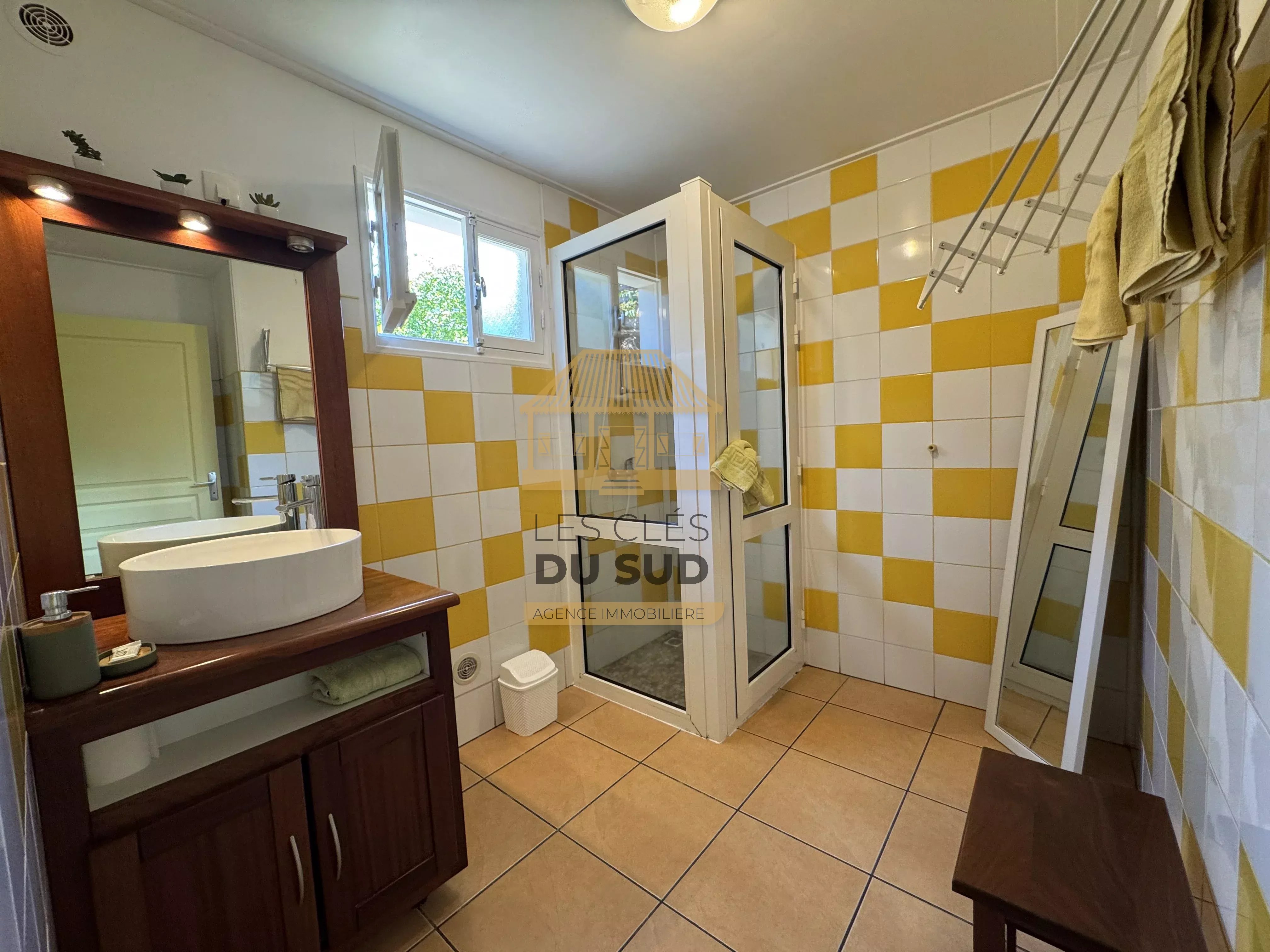 SAINT-PHILIPPE – BASSE VALLÉE – ENSEMBLE DE 5 BUNGALOWS EN LOCATION SAISONNIÈRE