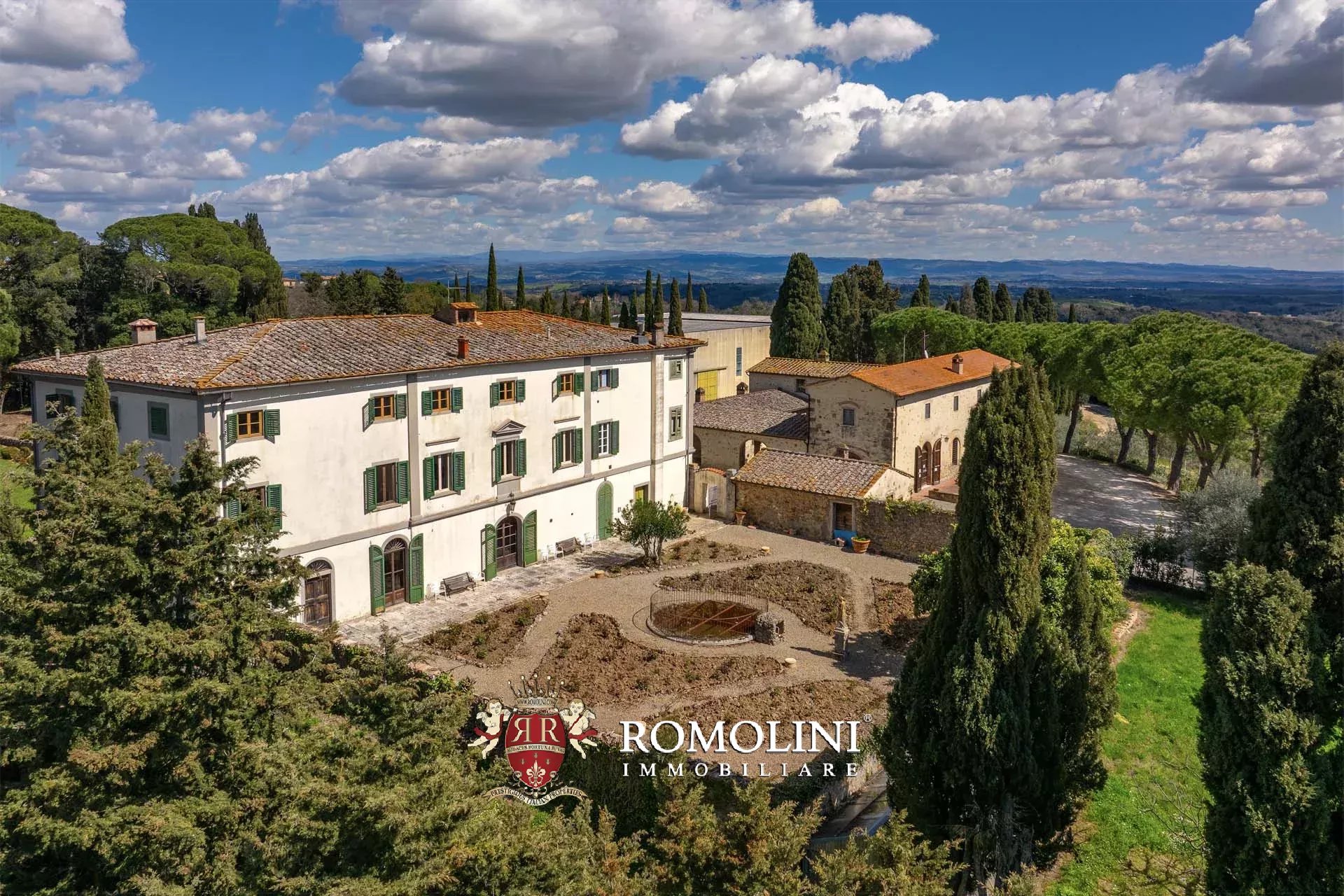 35 Bedroom Vineyard's Image 32