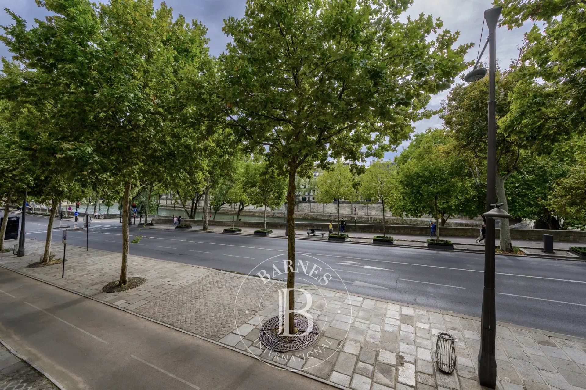 Vente appartement - Paris 4 - vue Seine - sud - refait à neuf