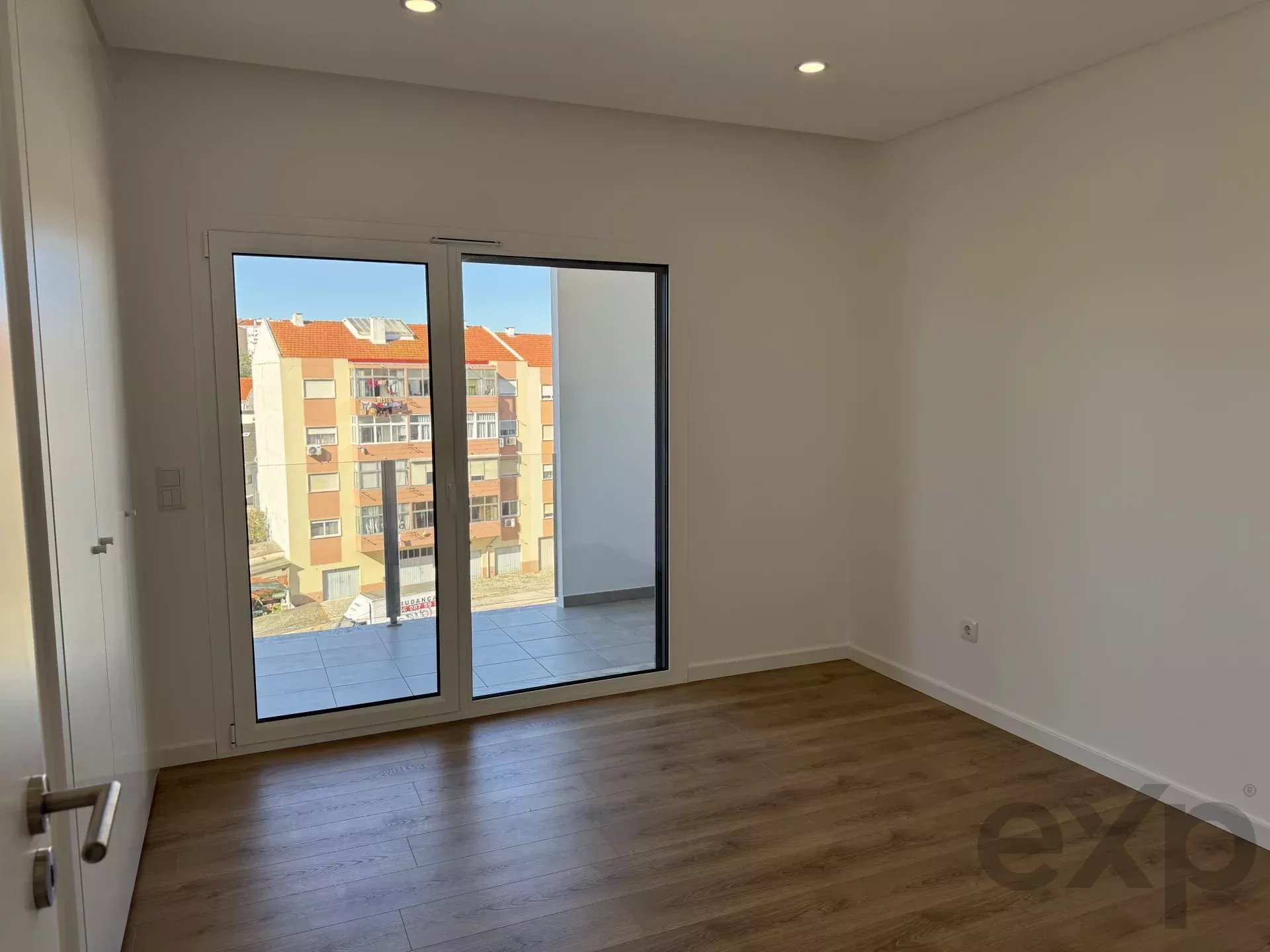Modern 3-bedroom apartment with 142m² in Seixal 85506239 image 9