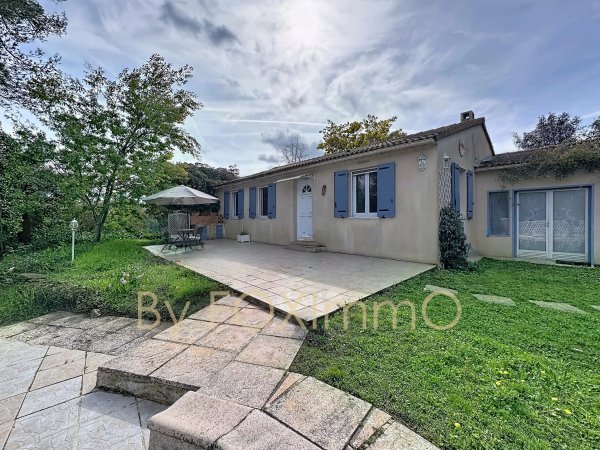Roquefort les Pins, near town center, superb garden, swimming pool, dependance, commanding position. — photo 7