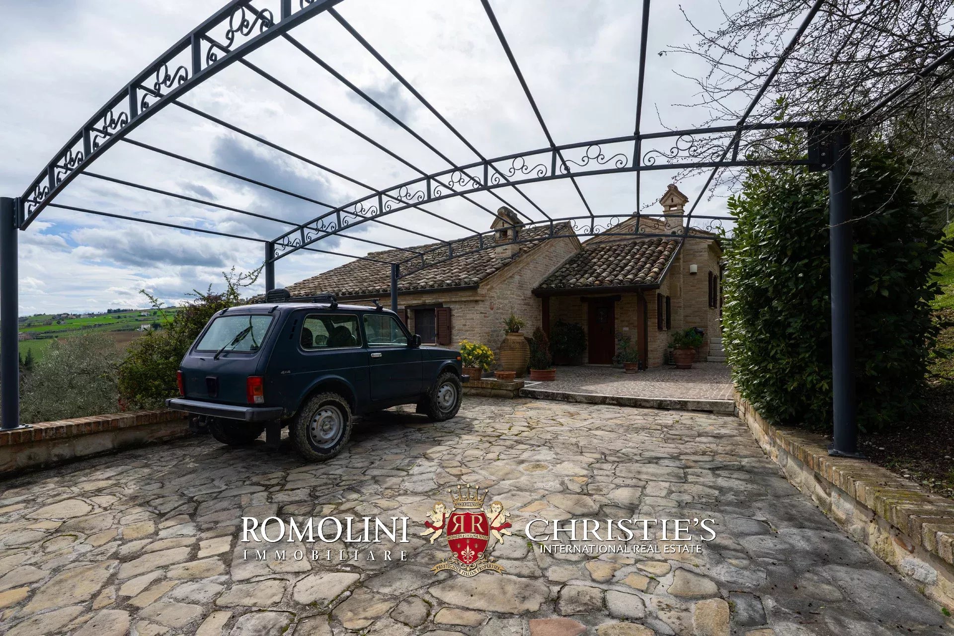 13 Bedroom Vineyard's Image 14