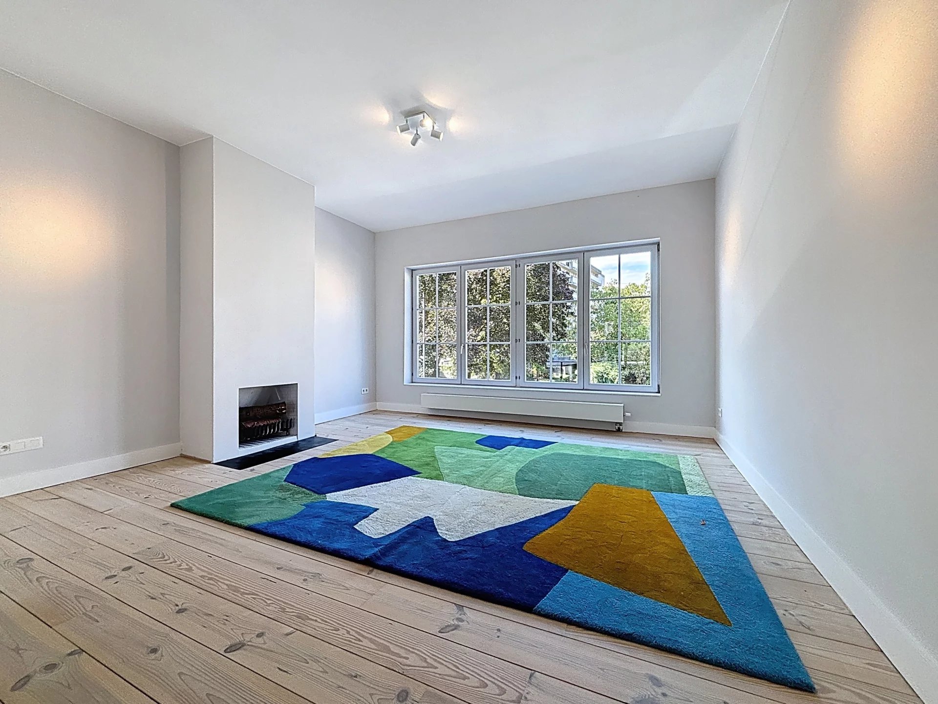 Appartement de caractère rénové de 125 m2 deux chambres terrasse