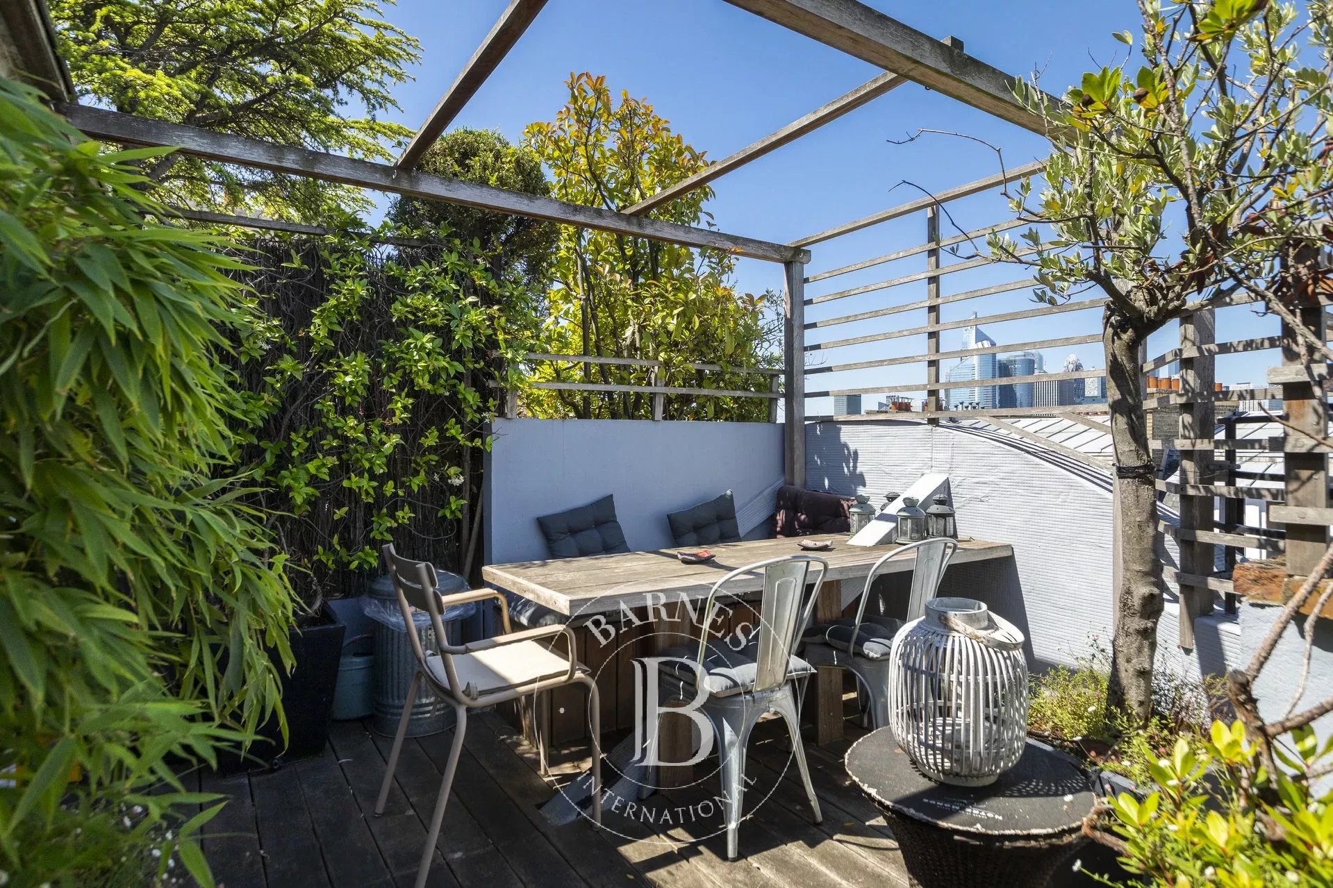 Neuilly - Argenson - Top floor - 4-5 bedroom apartment - Period charm