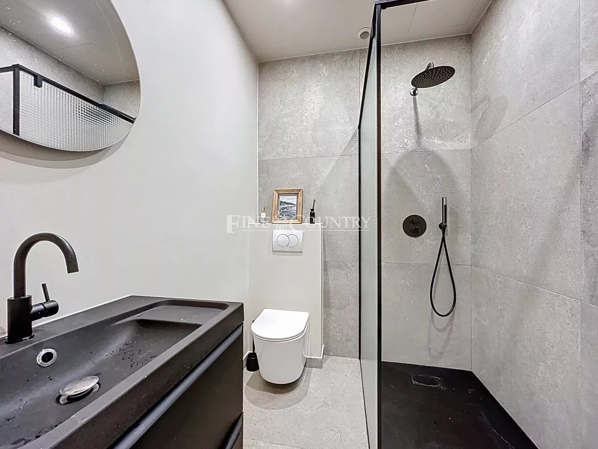 Photo of For sale apartment in Cannes within walking distance to the center, with workshop