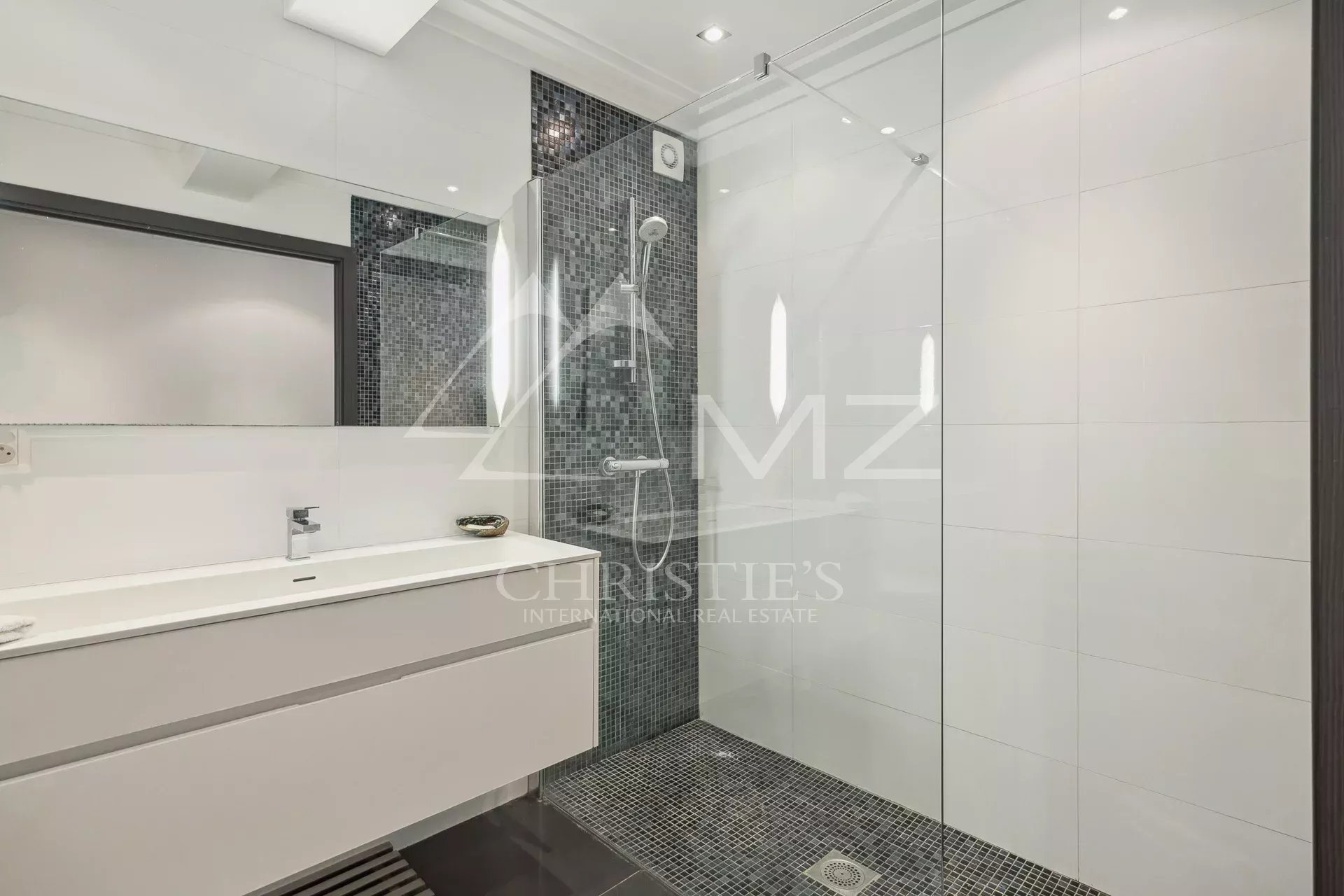 2 Bedroom Apartment/Flat's Image 10