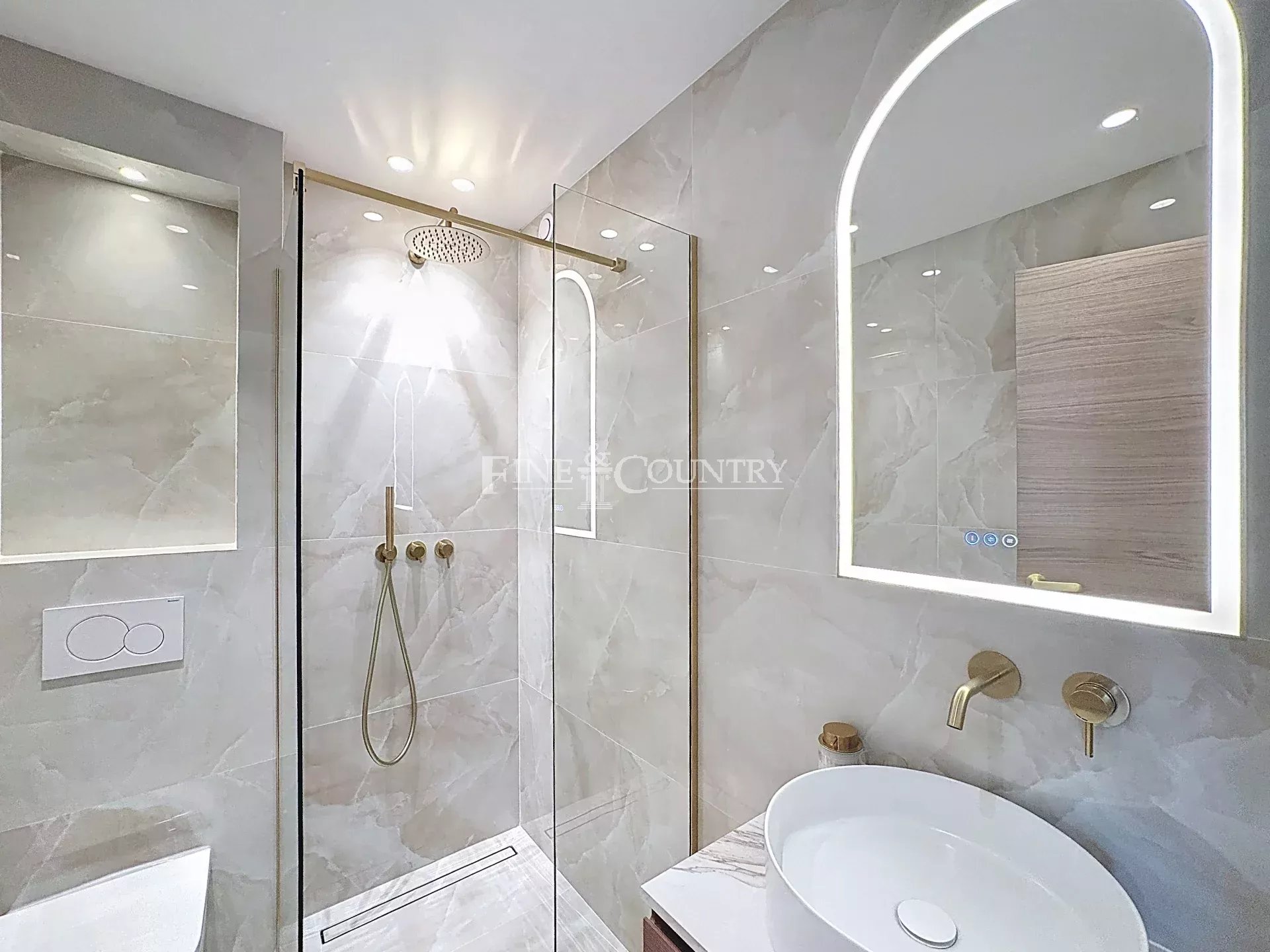 Photo of 3 BEDROOM APPARTEMENT FOR SALE CANNES PALM BEACH