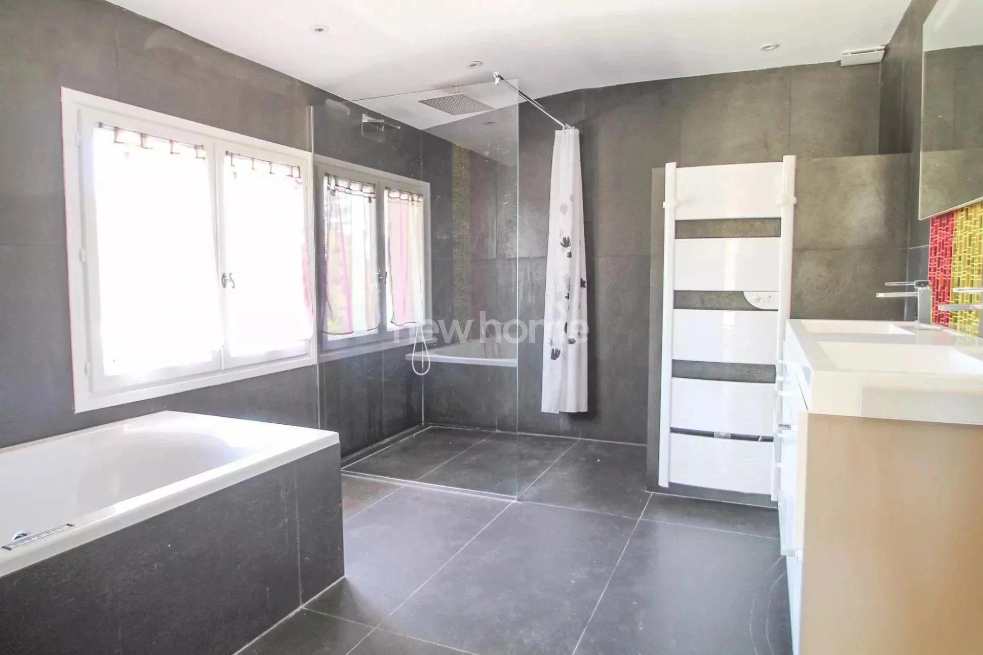 Maison au calme sur jolie terrain plat dans la campagne acces facile