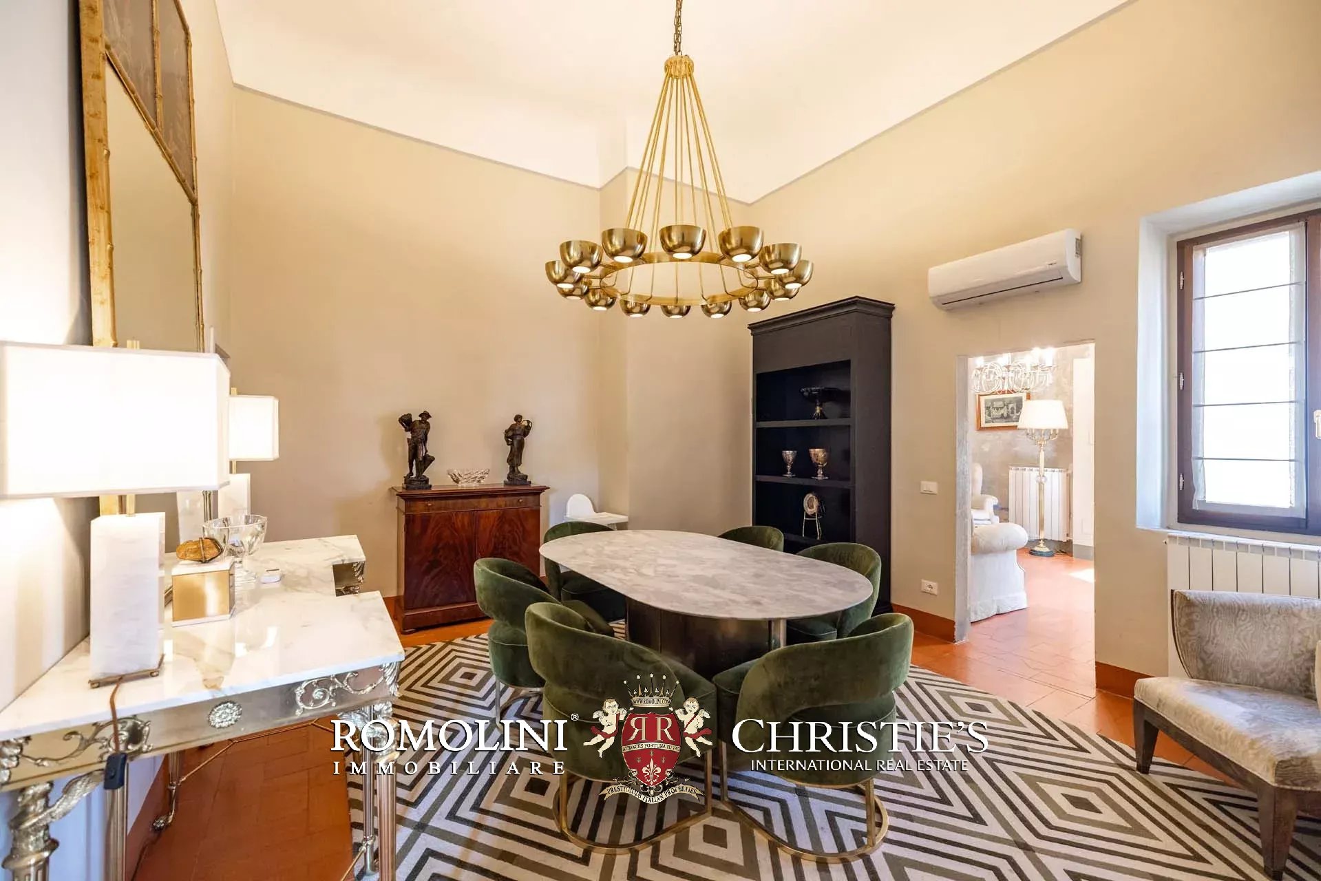 3 Bedroom Apartment/Flat's Image 3