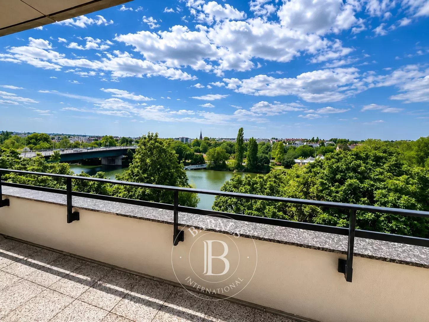 Appartement Rueil-Malmaison  -  ref 87116829 (picture 2)