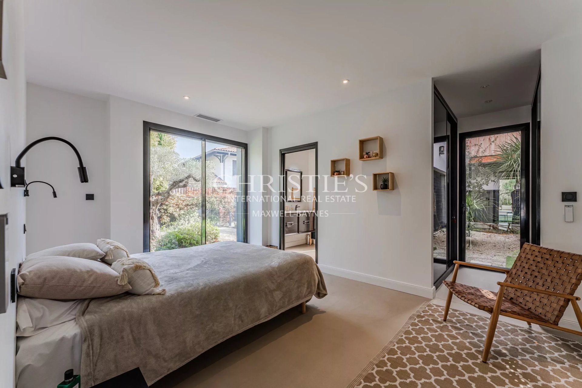 4 Bedroom Villa/Townhouse's Image 8