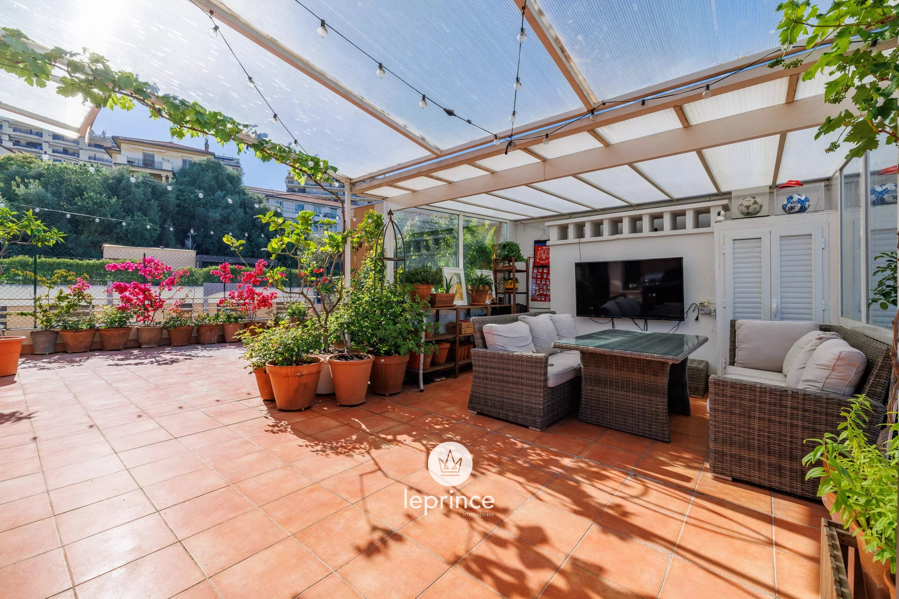 Nice – Fleurs – 2 Bedroom – Top Floor – Terrace