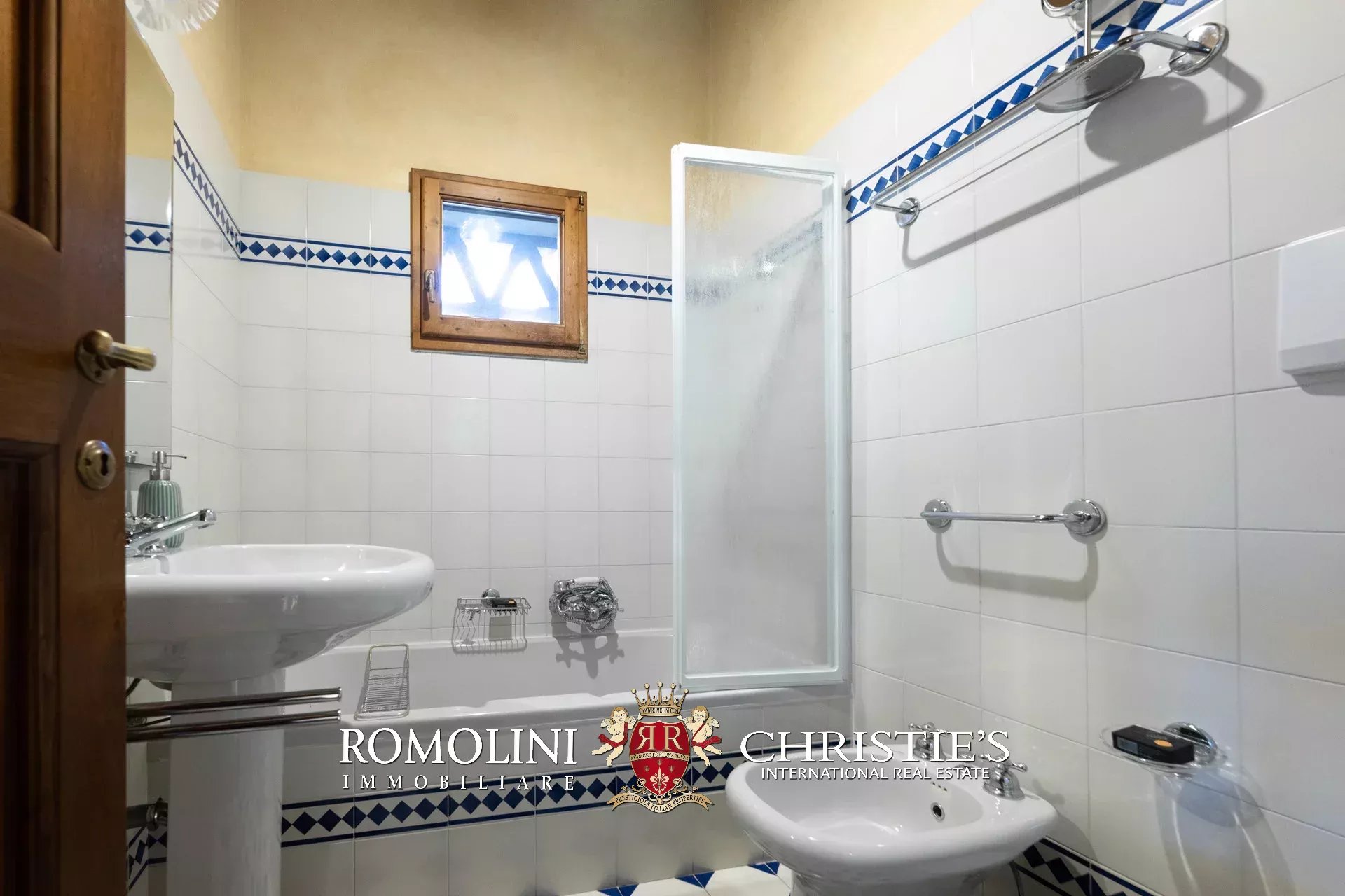 13 Bedroom Villa/Townhouse's Image 33
