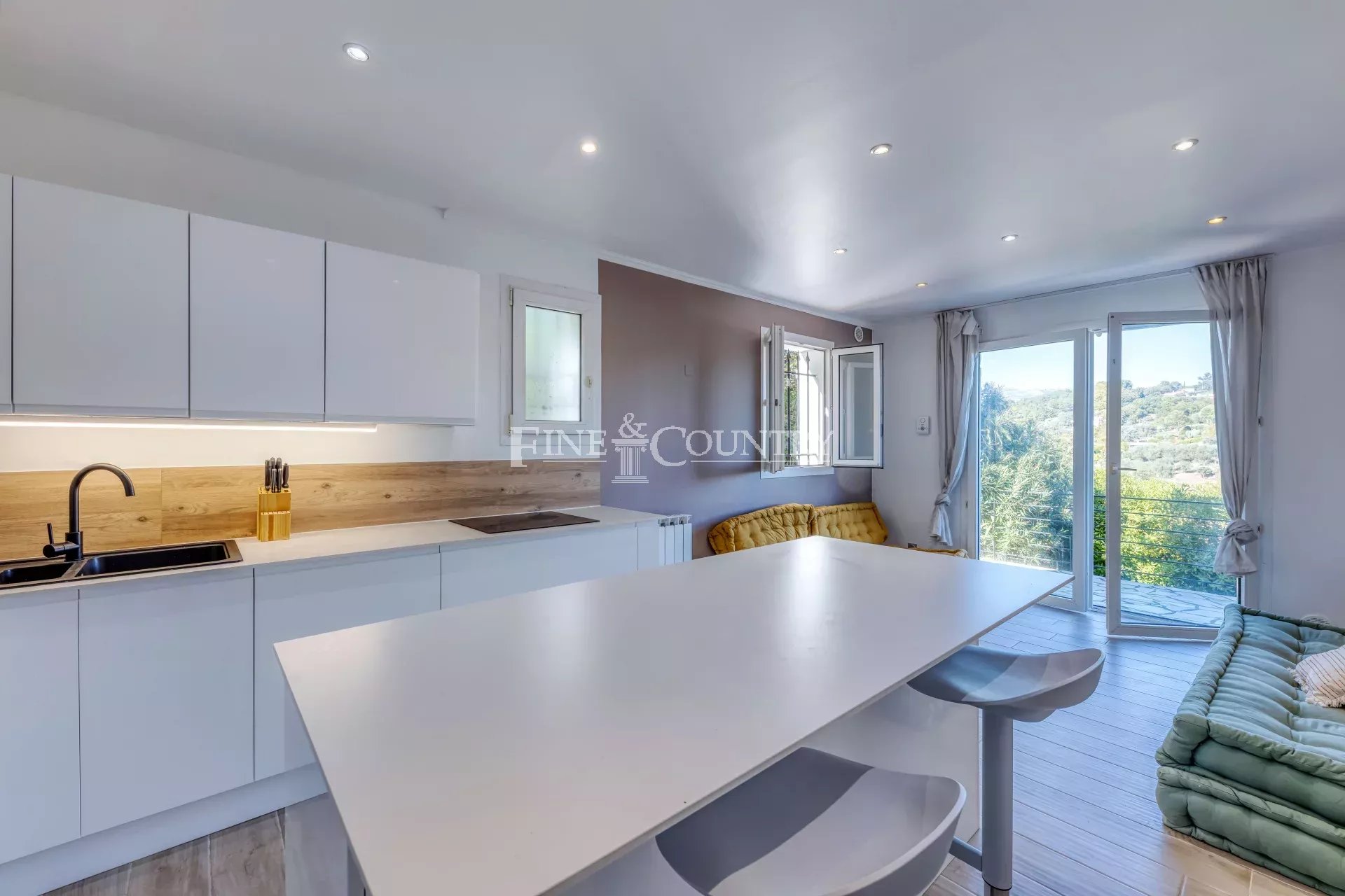 Photo of For sale  Villa in Valbonne - Panoramic view