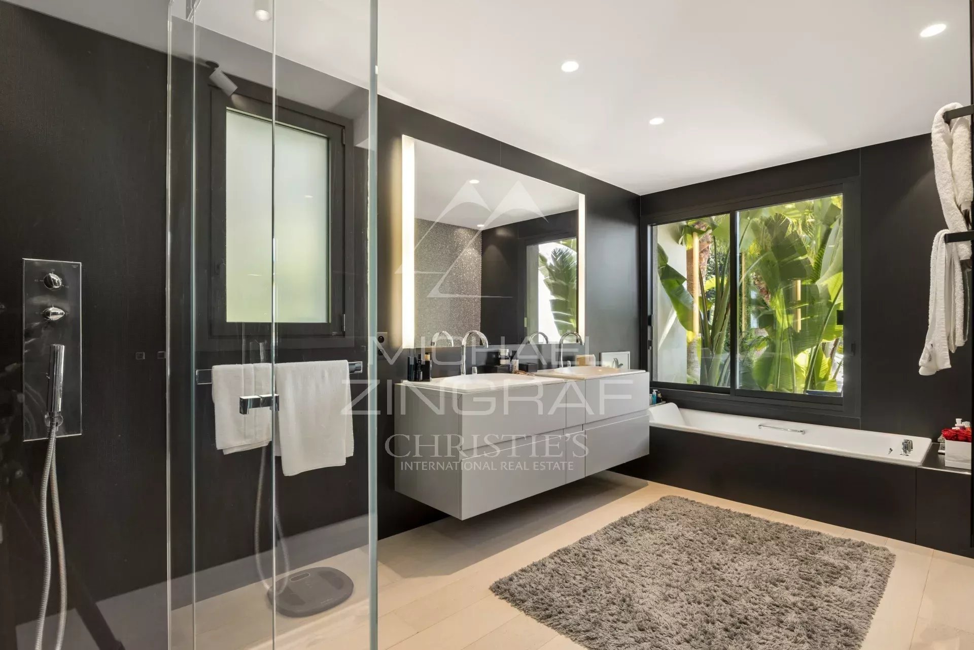 5 Bedroom Villa/Townhouse's Image 4