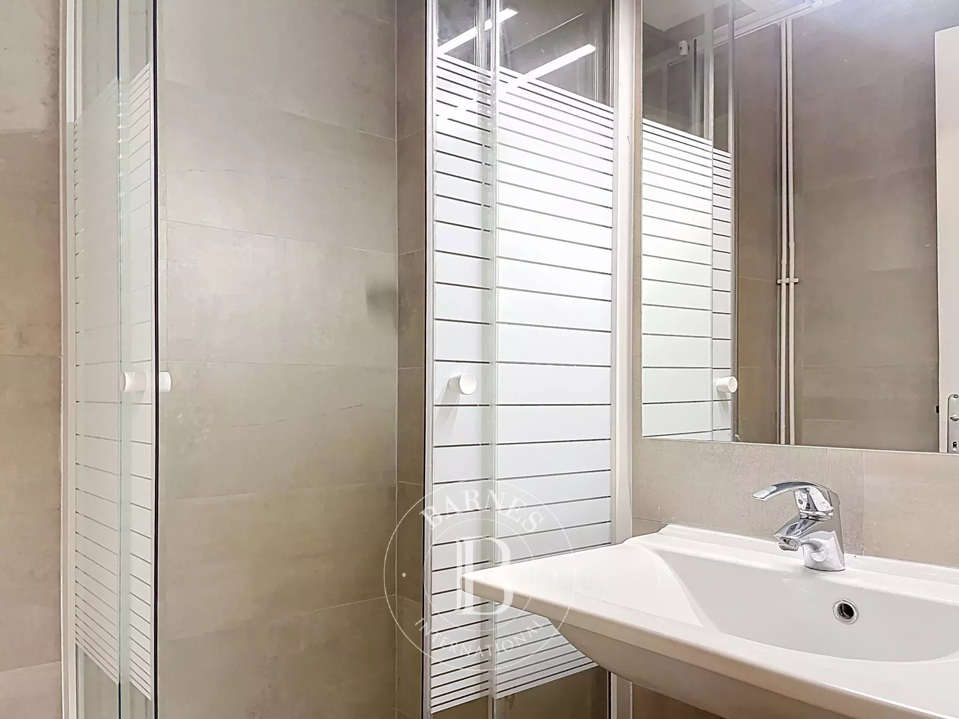 Daire Paris 10ème - picture 15