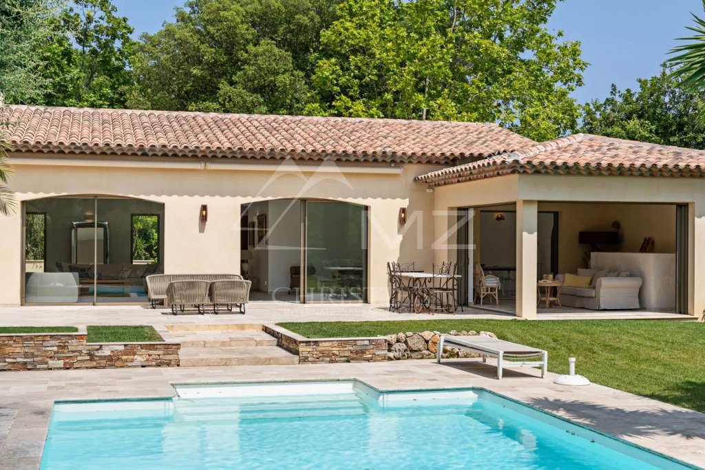 Villa for sale in Grimaud — Luxury Family Estate in Grimaud: Dual Villa Legacy Property near Beach
