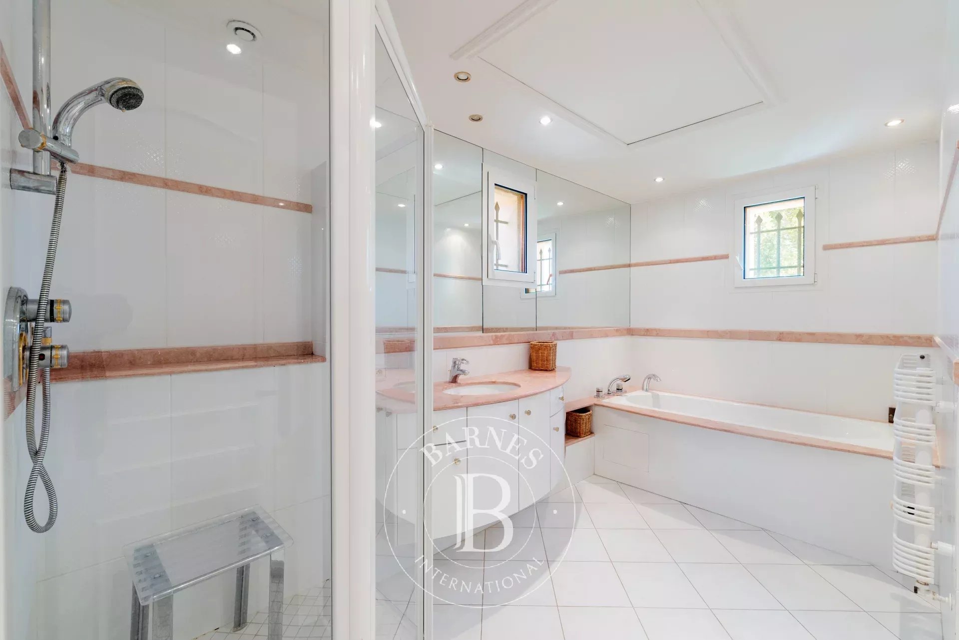 Biot  - Villa 7 Pi&egrave;ces 5 Chambres - picture 12