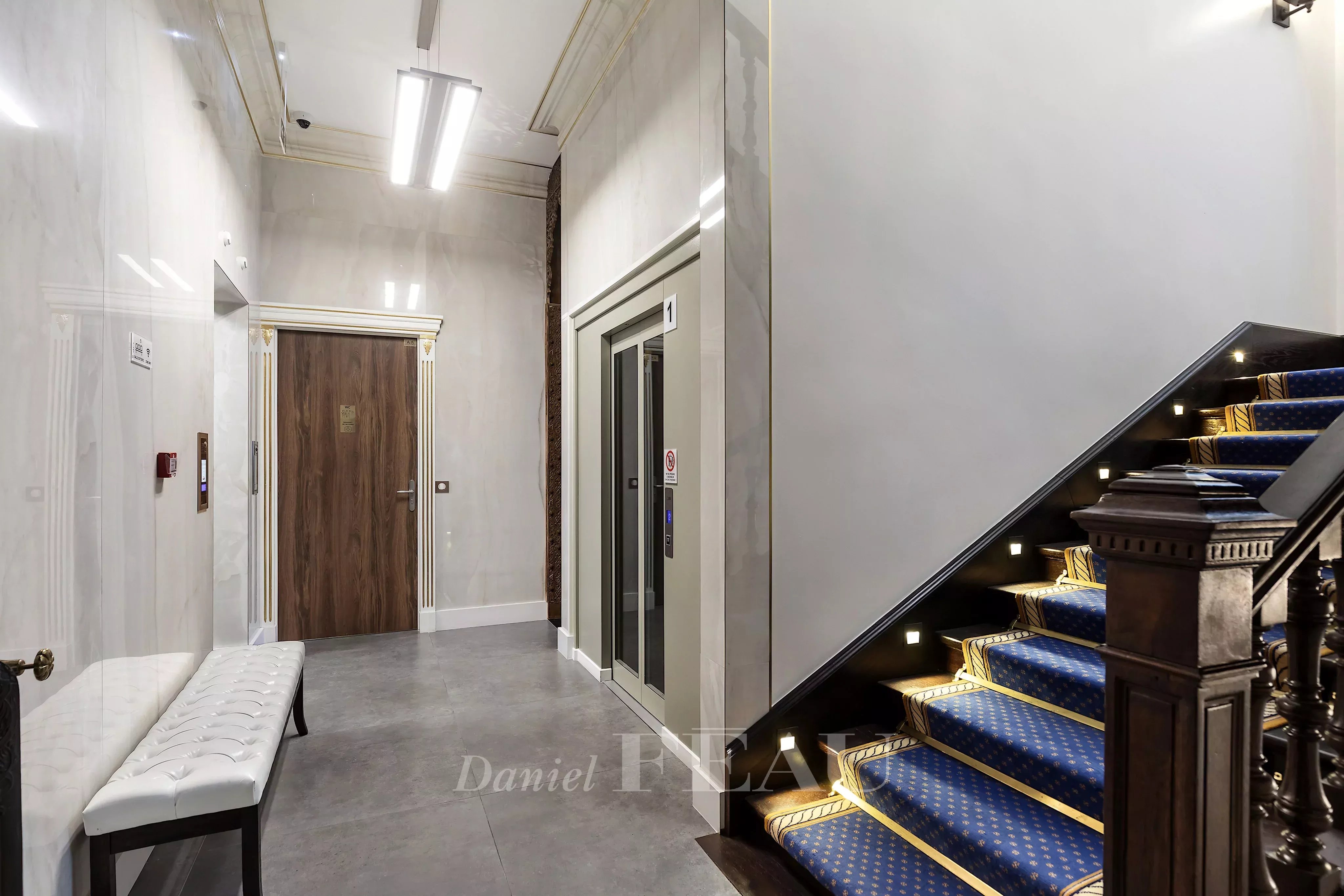 Sale Mansion Paris 8th