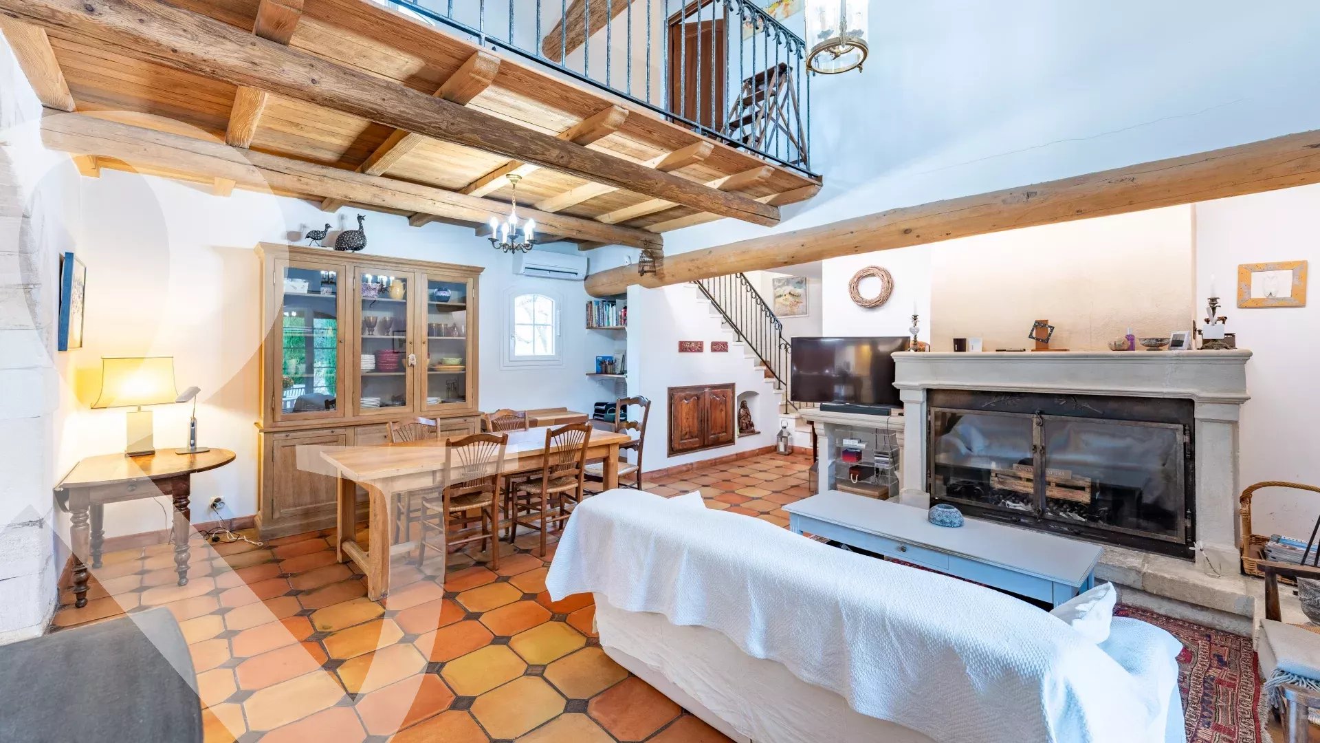 MAISON TYPIQUEMENT PROVENCALE