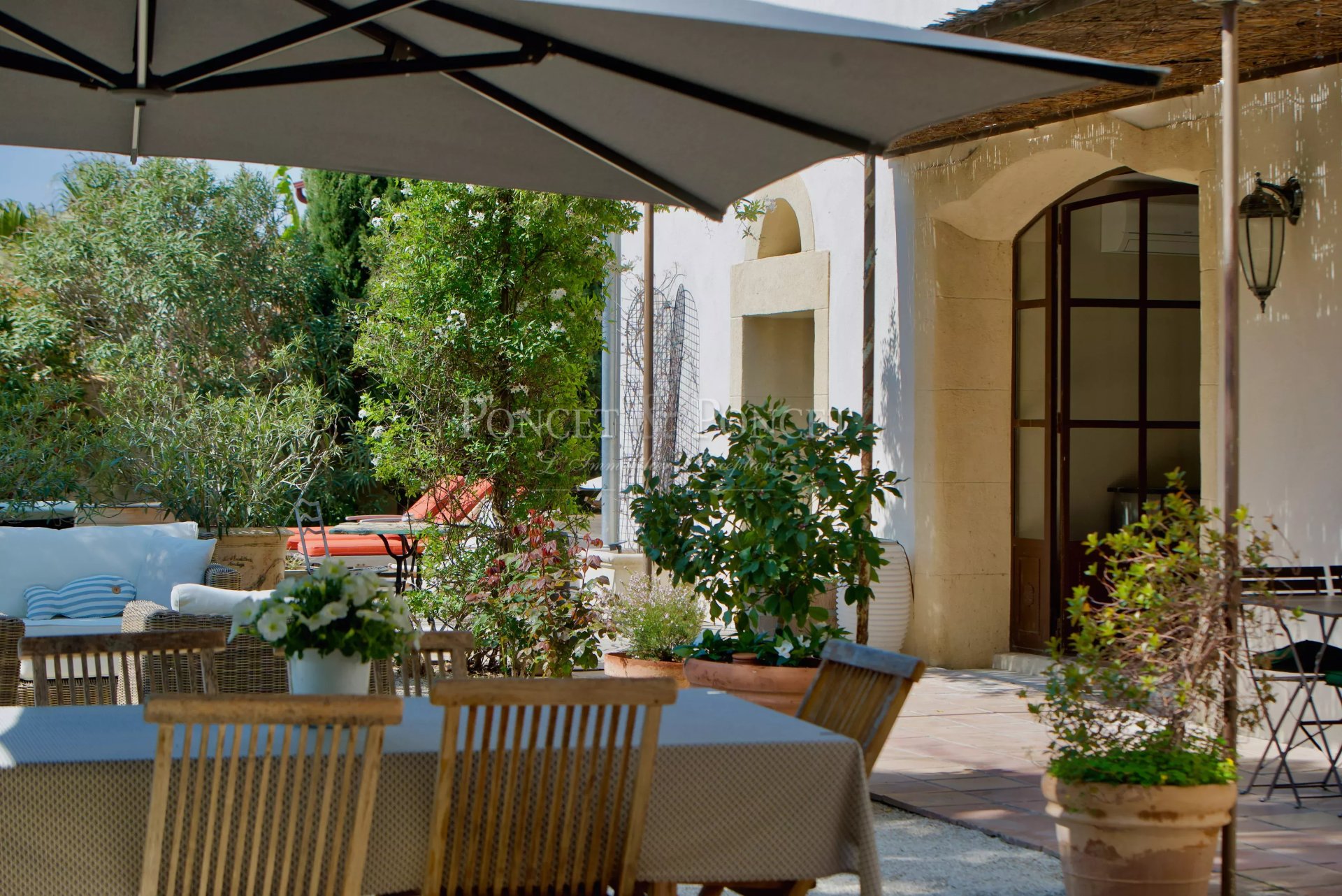 7 Bedroom Villa/Townhouse's Image 18
