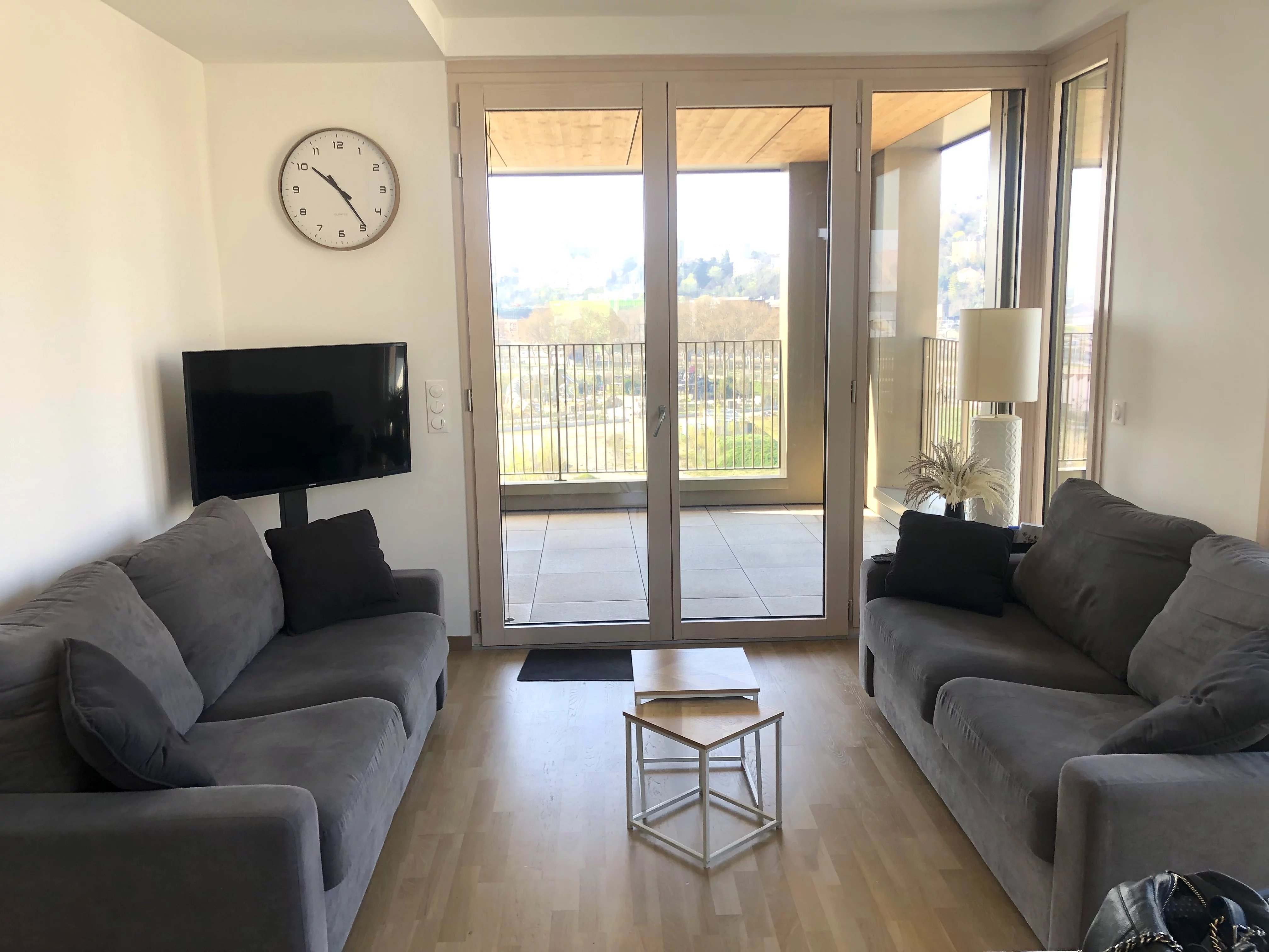 Lyon 2 Confluence. T3 de 70 m² clés en main en dernier étage avec loggia — photo 9