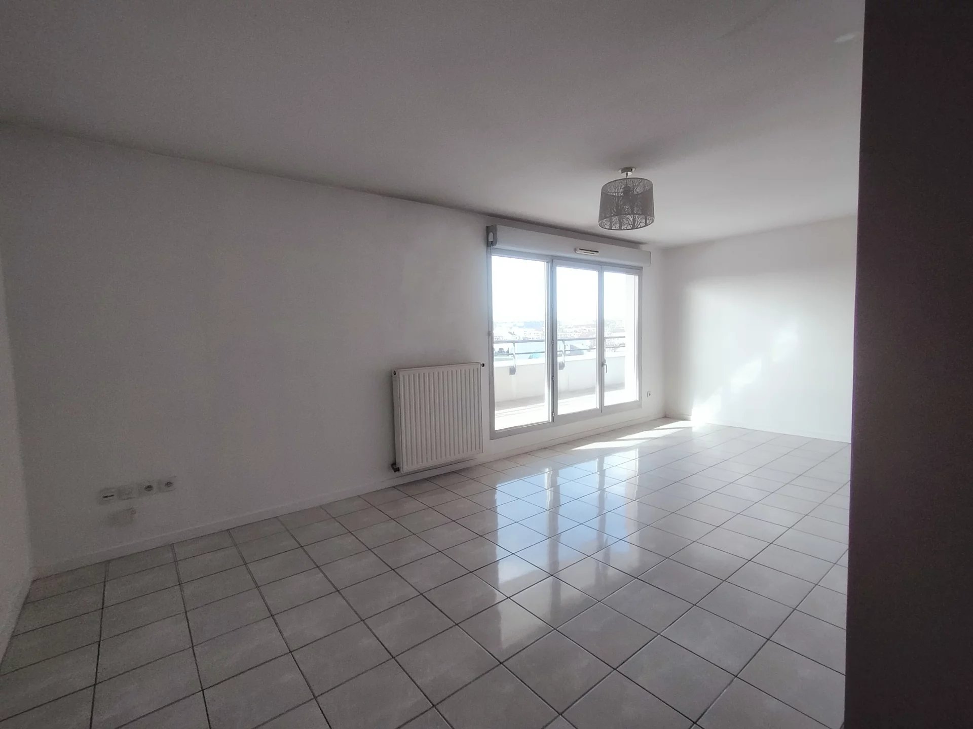 483223 Location Lyon 8ème