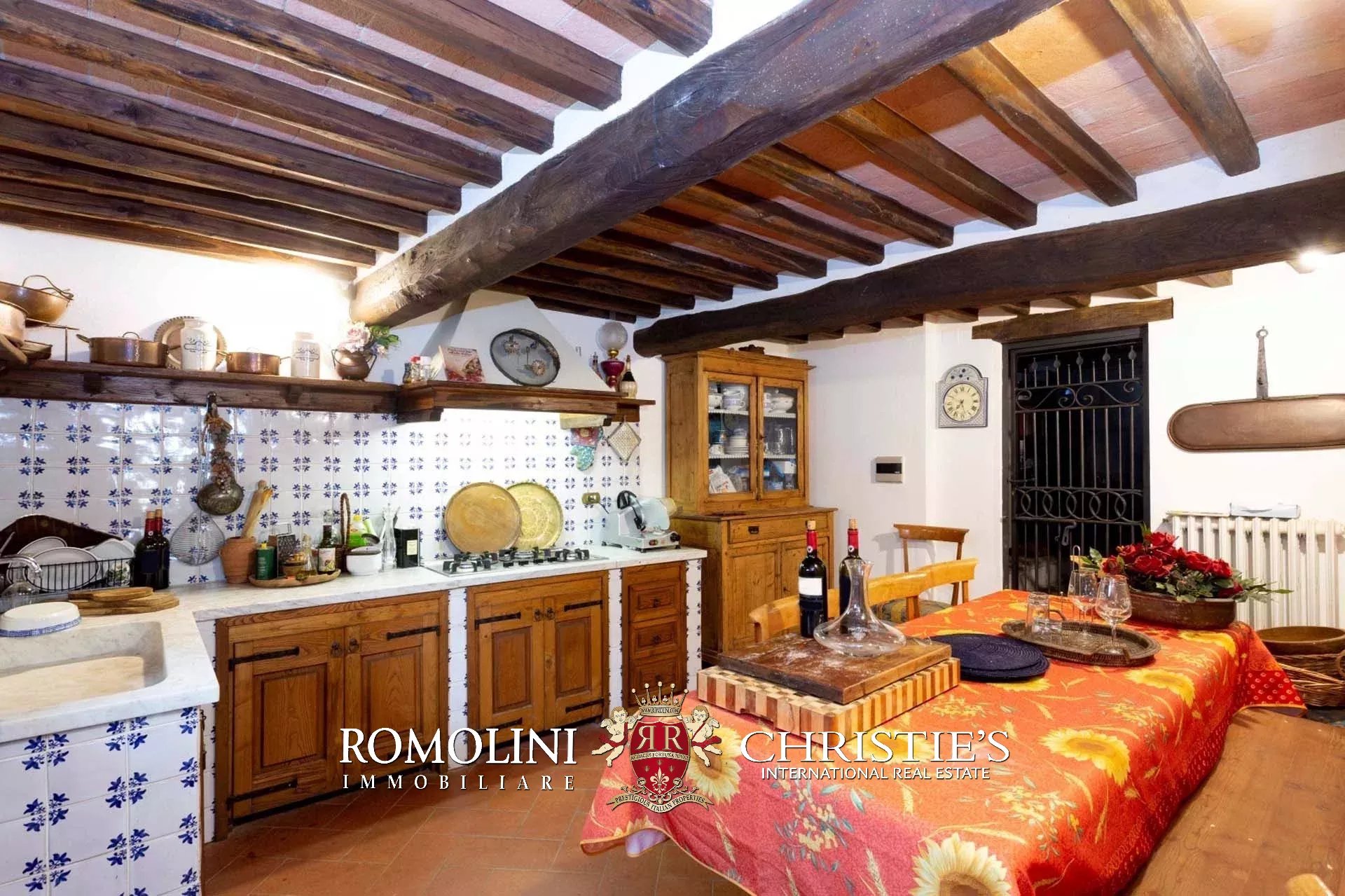 9 Bedroom Vineyard's Image 26