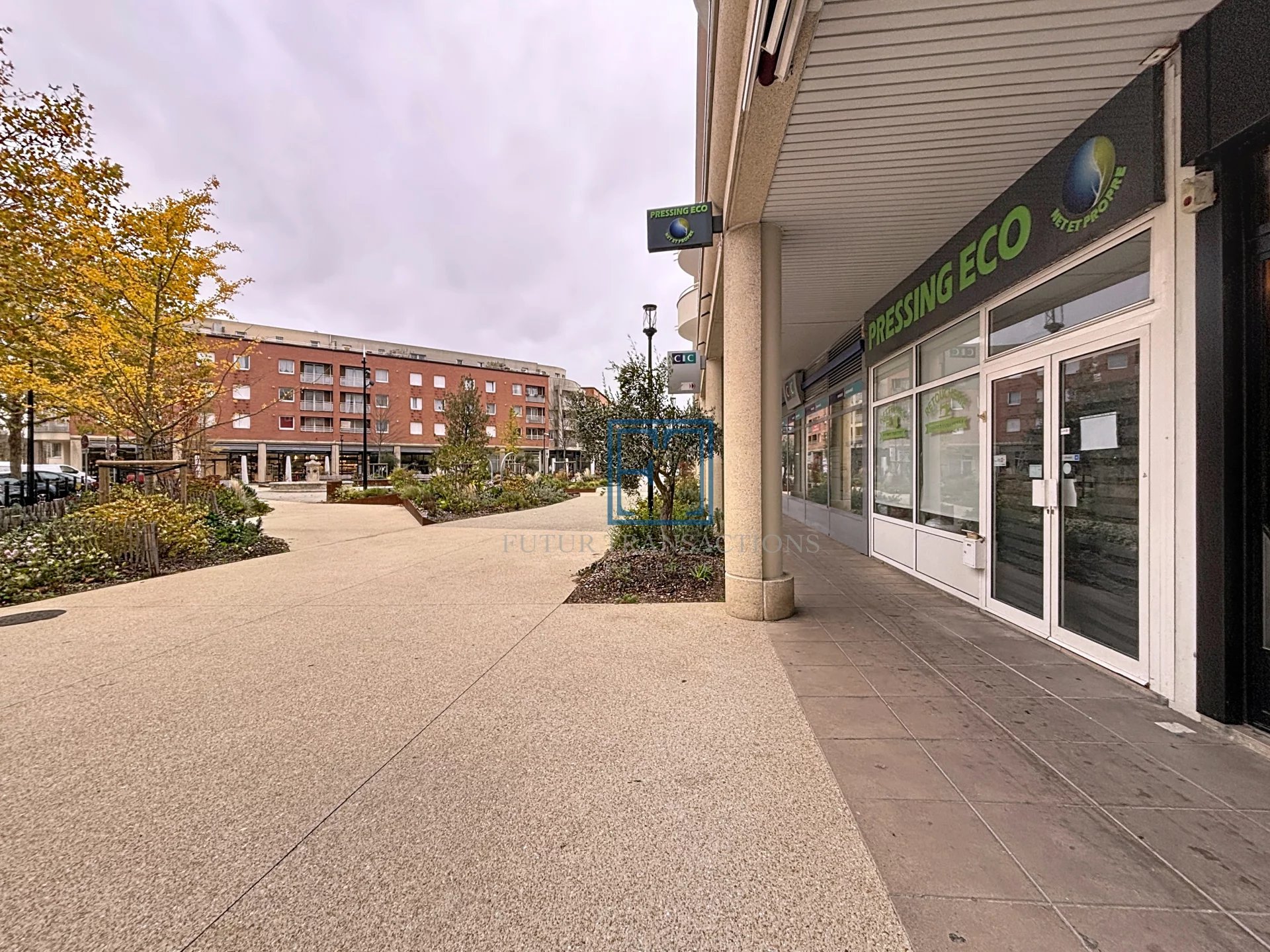 Élancourt 78990 – Vente Boutique 1 pièce