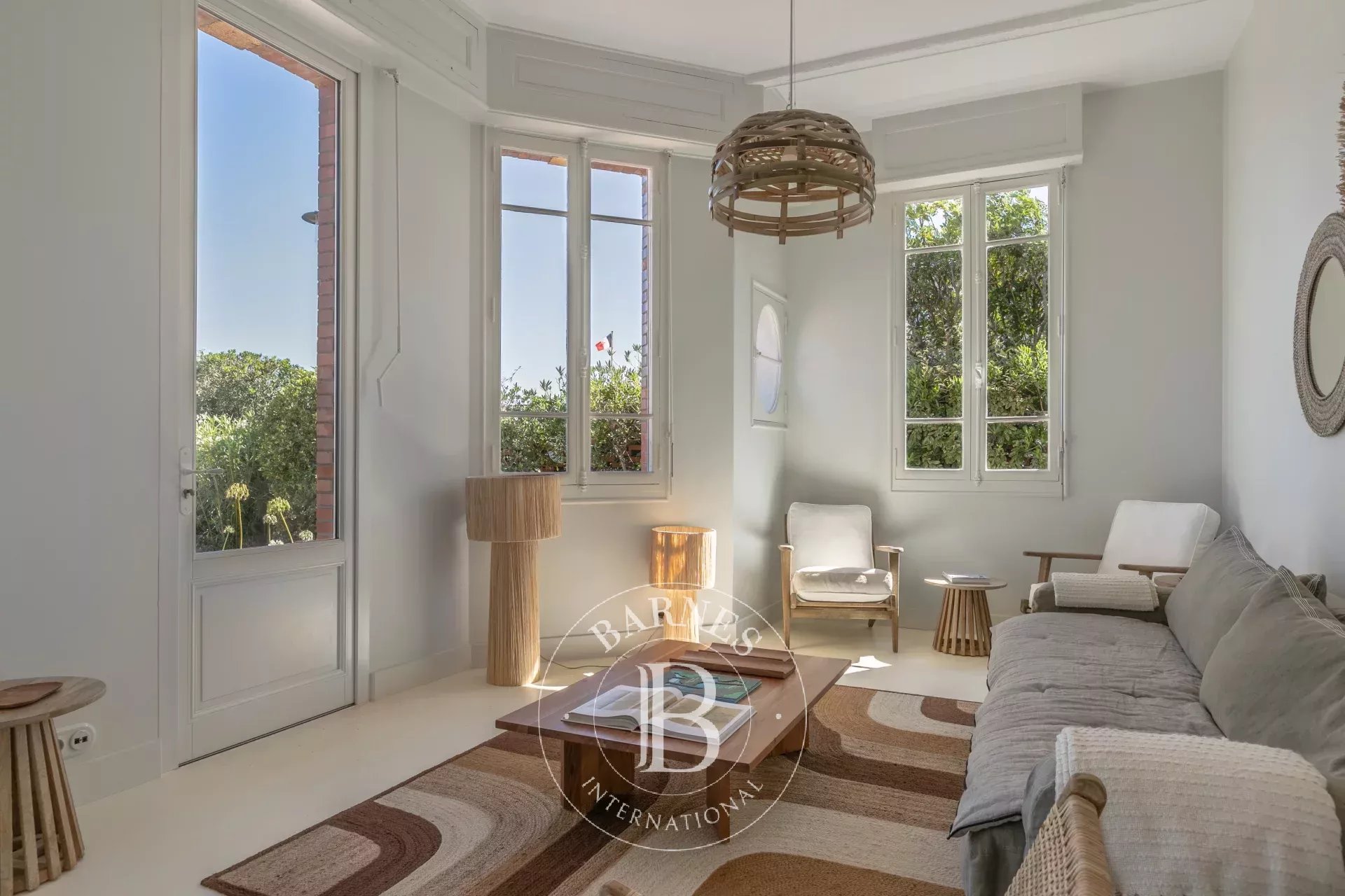 SUMPTUOUS FRONT-LINE VILLA IN CAP FERRET VILLAGE - picture 10 title=