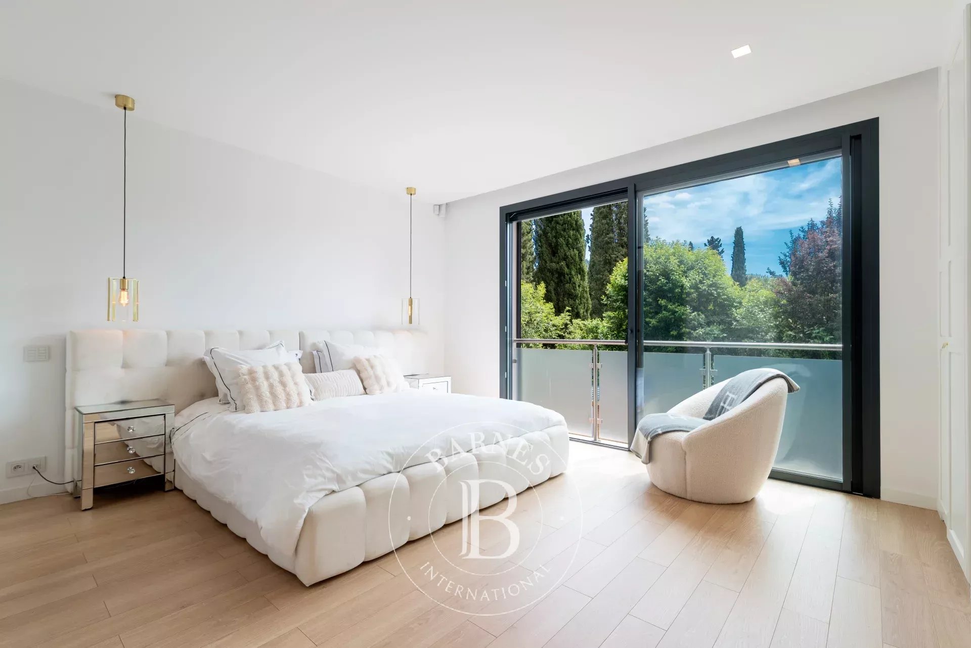 Stunning Contemporary Home – 5 Bedrooms – Smart Home – Pool – Independent Studio - picture 14