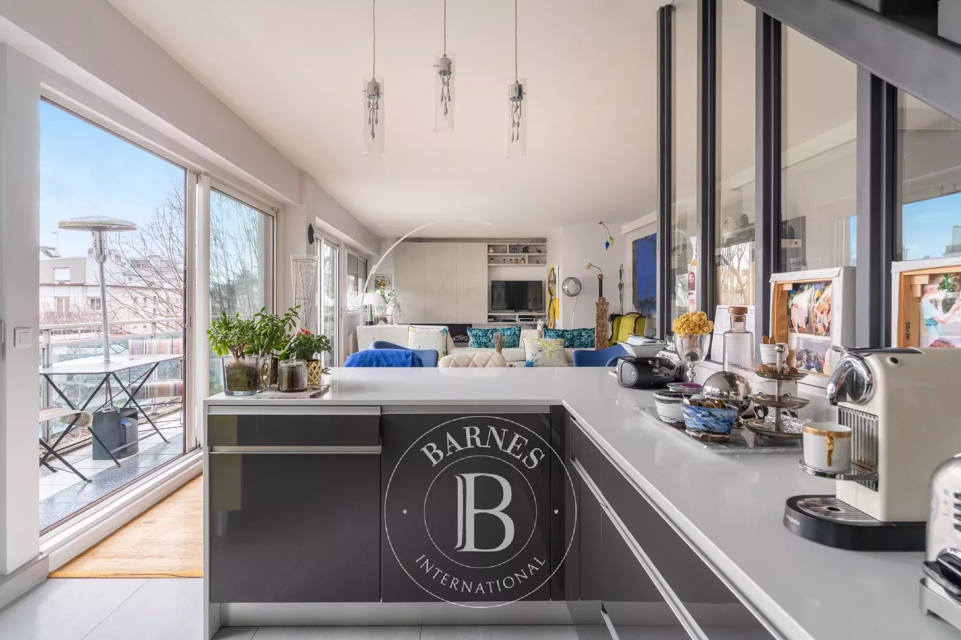 Neuilly - château-Nortier - 148m² (1,593 sq ft) duplex - 186m² (2,002 sq ft) converted rooftop - picture 7