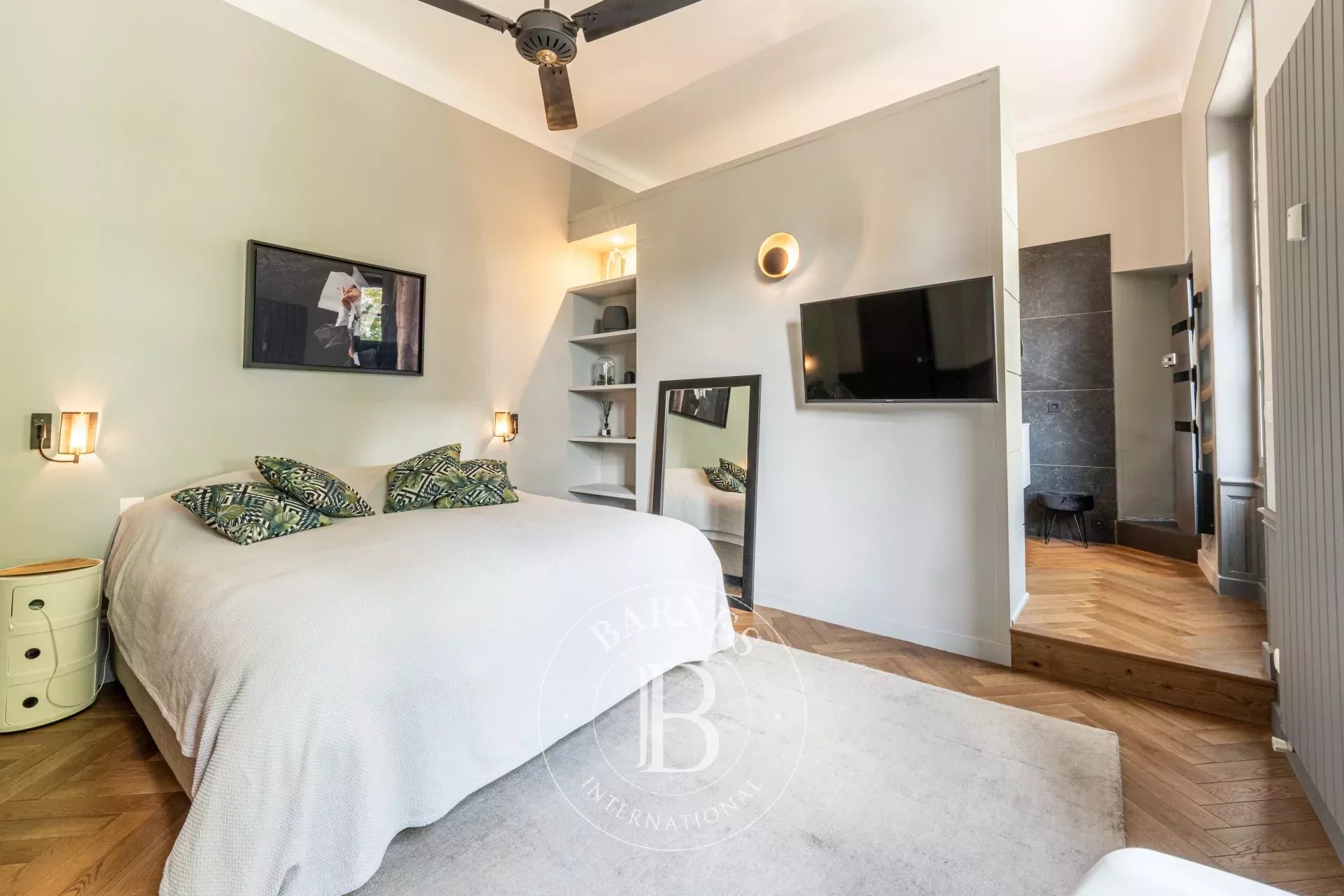 AIX-EN-PROVENCE - OLD APARTMENT RENOVED IN A CASTEL NESTLED IN A PARC -1700.7 FT2-2 BEDROOMS-GARAGE AND PARK. - picture 14